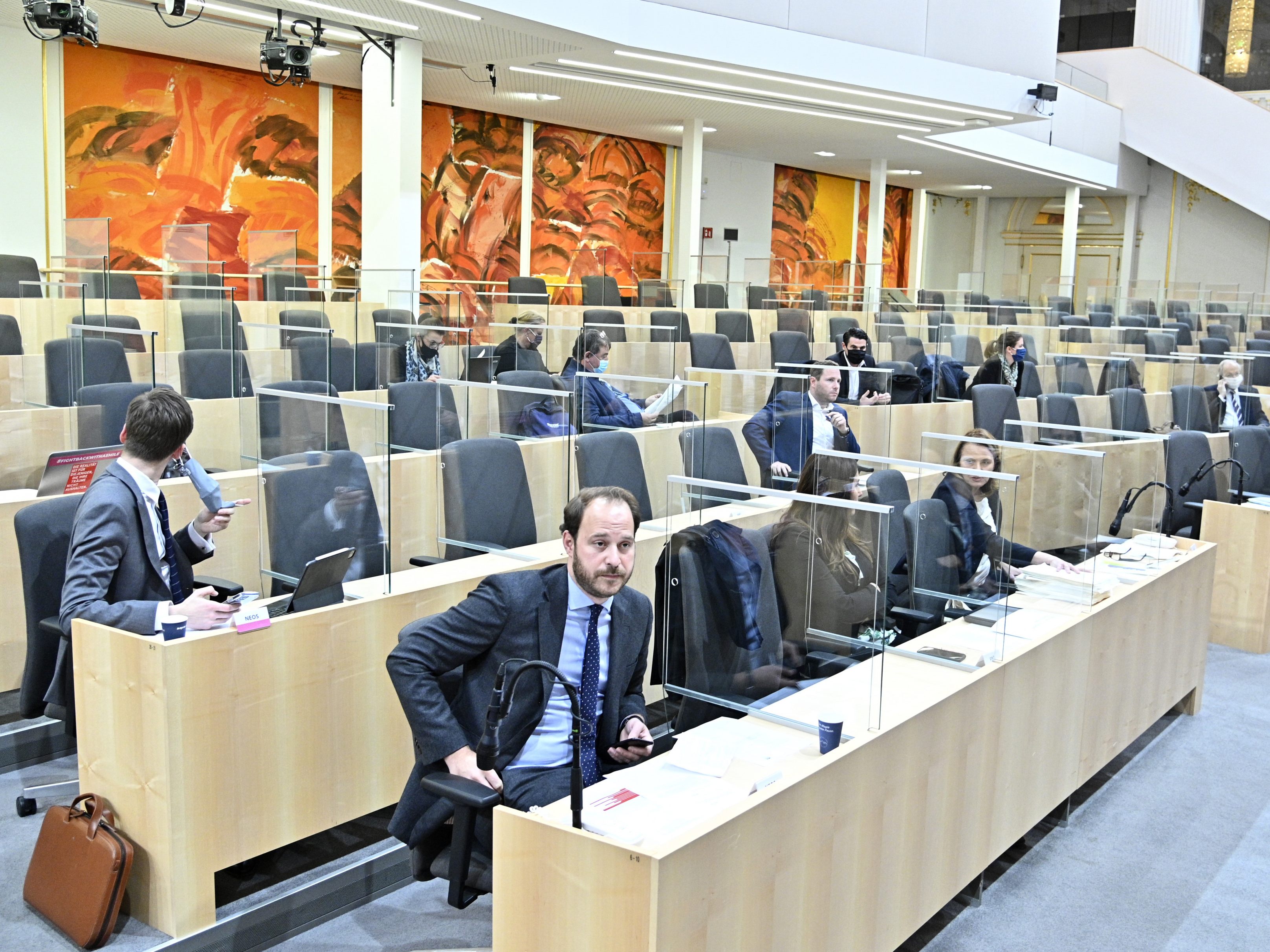 Gegen Ende der Woche wird die neue Verordnung für "Lockdown light" ab Montag im Hauptausschuss des Nationalrats beschlossen Gegen Ende der Woche wird die neue Verordnung für "Lockdown light" ab Montag im Hauptausschuss des Nationalrats beschlossen