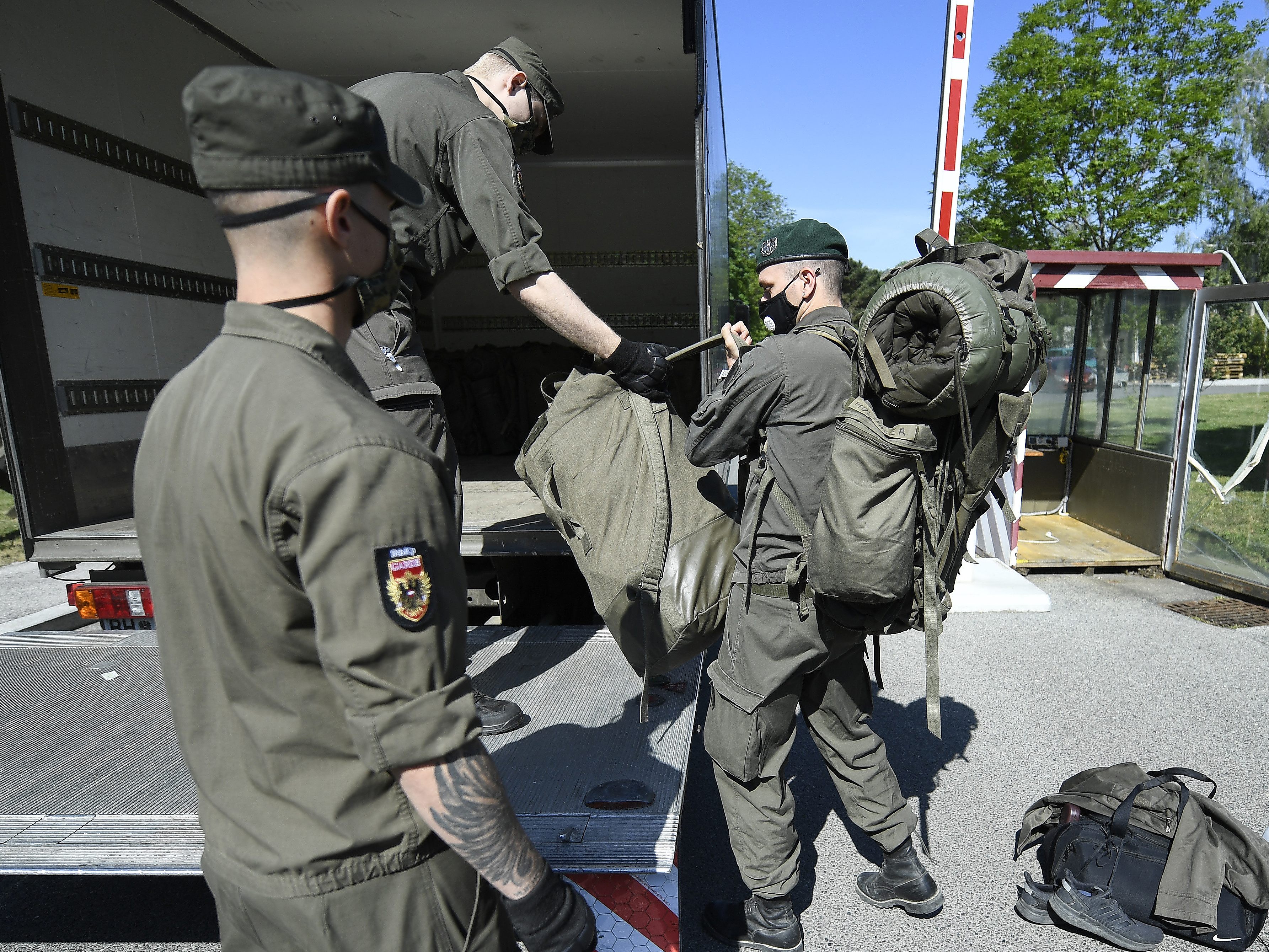 Vier Soldaten haben sich mit der britischen Virusvariante infiziert. Vier Soldaten haben sich mit der britischen Virusvariante infiziert.