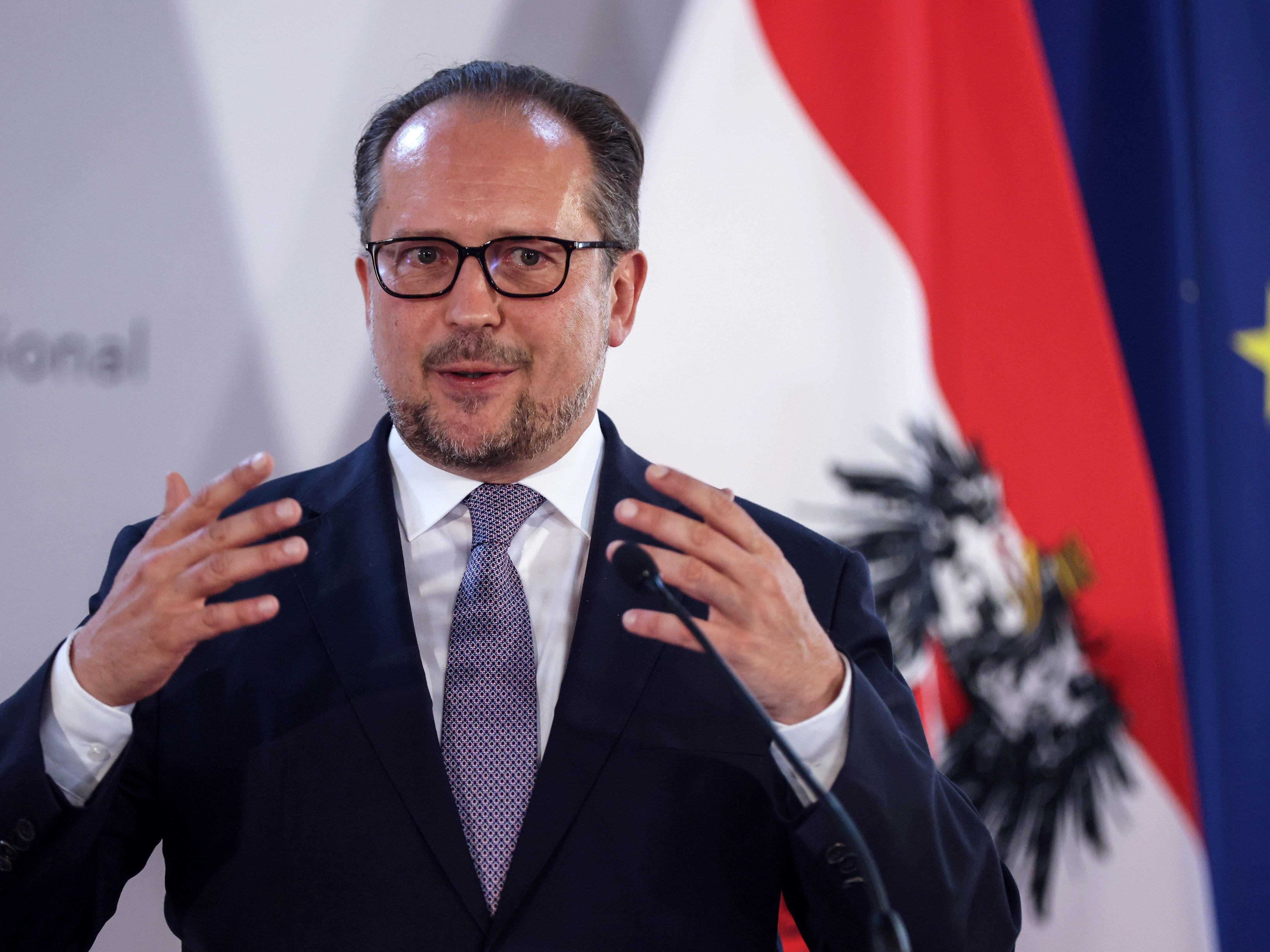 Corona-Impfung: Nach Kurz und Edtstadler erhöht auch der Außenminister den Druck. Corona-Impfung: Nach Kurz und Edtstadler erhöht auch der Außenminister den Druck.