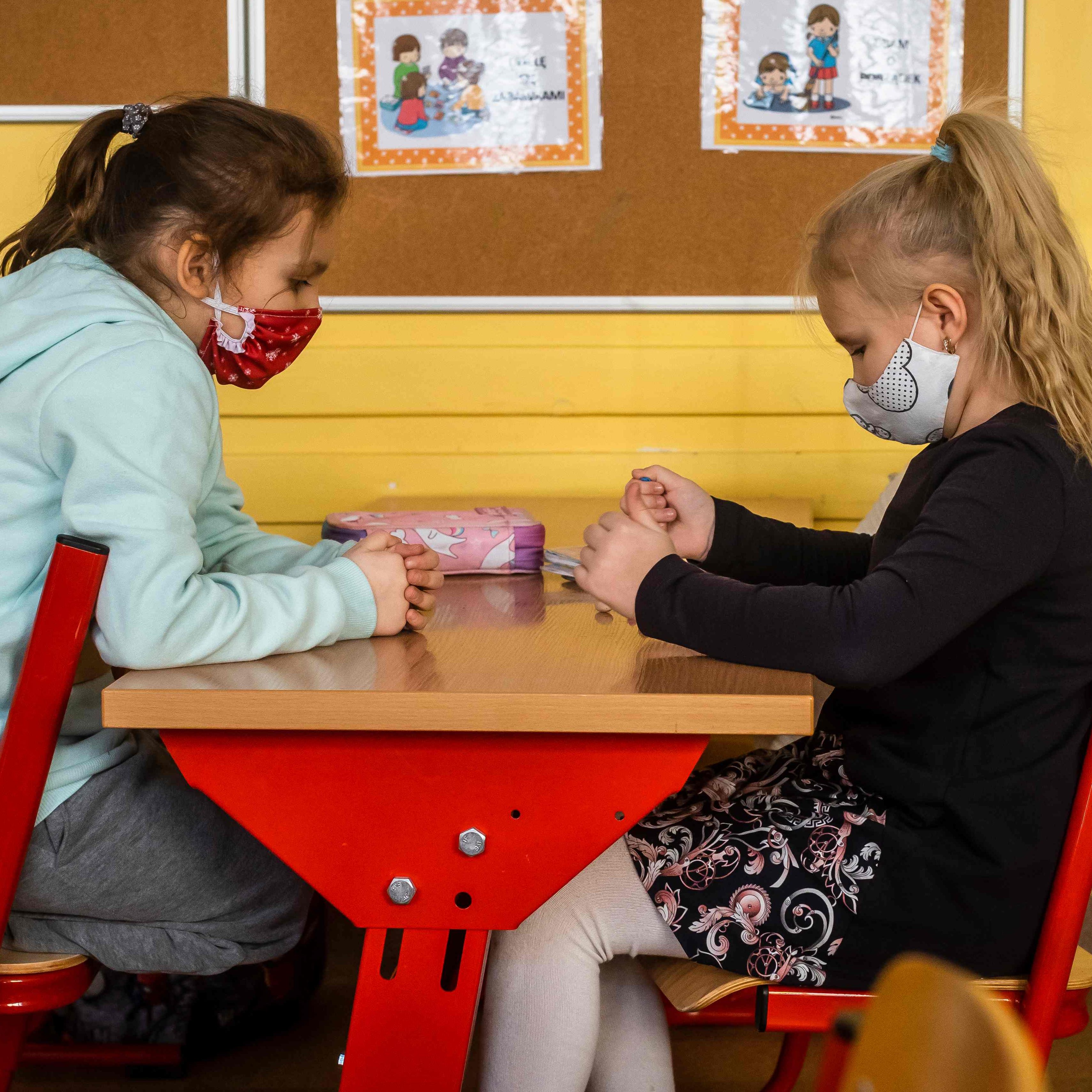 Wenn sich Kinder mit dem Coronavirus infizieren, sind schwere Verläufe selten.