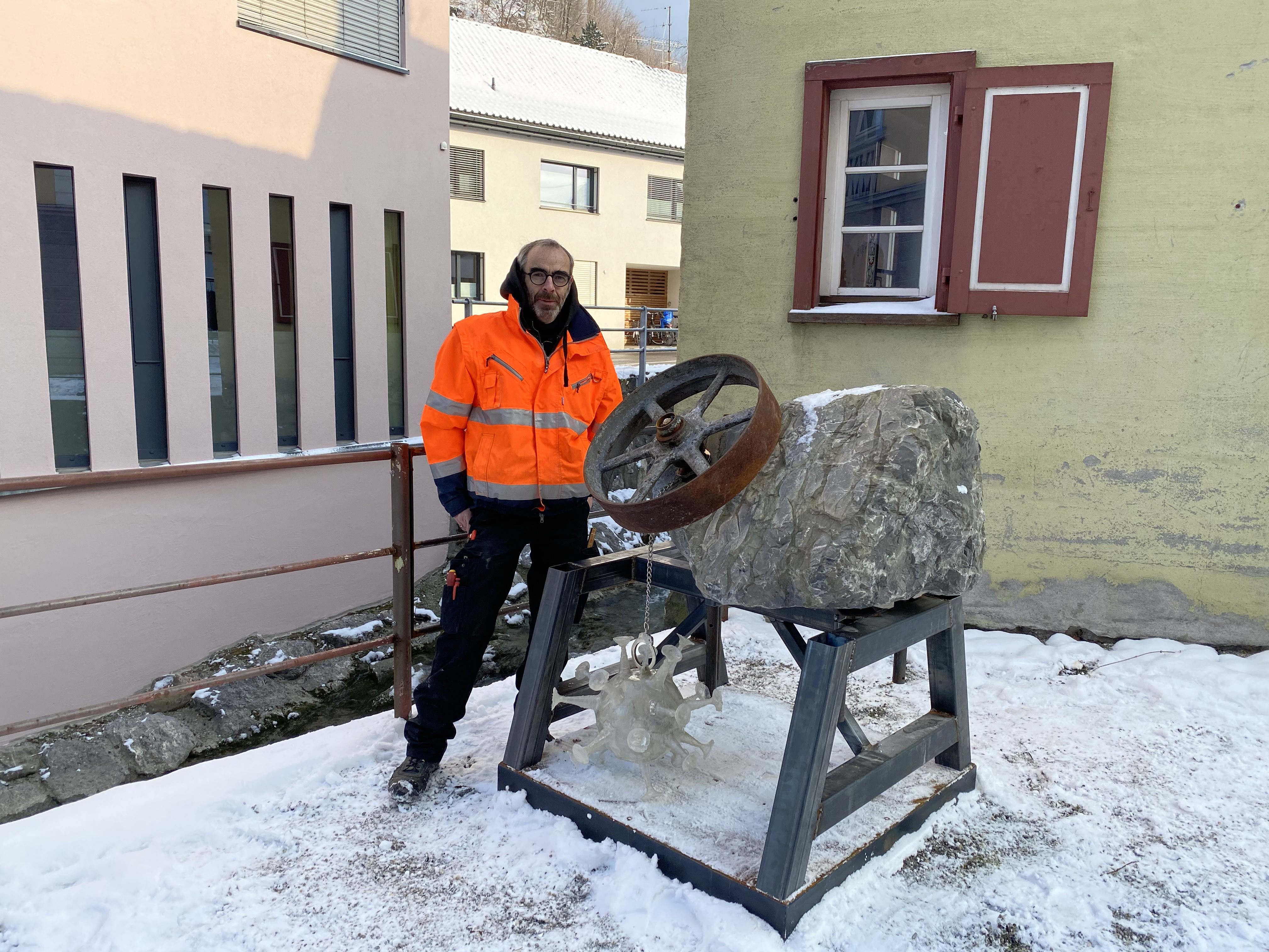 Bildhauer Roland Adlassnigg