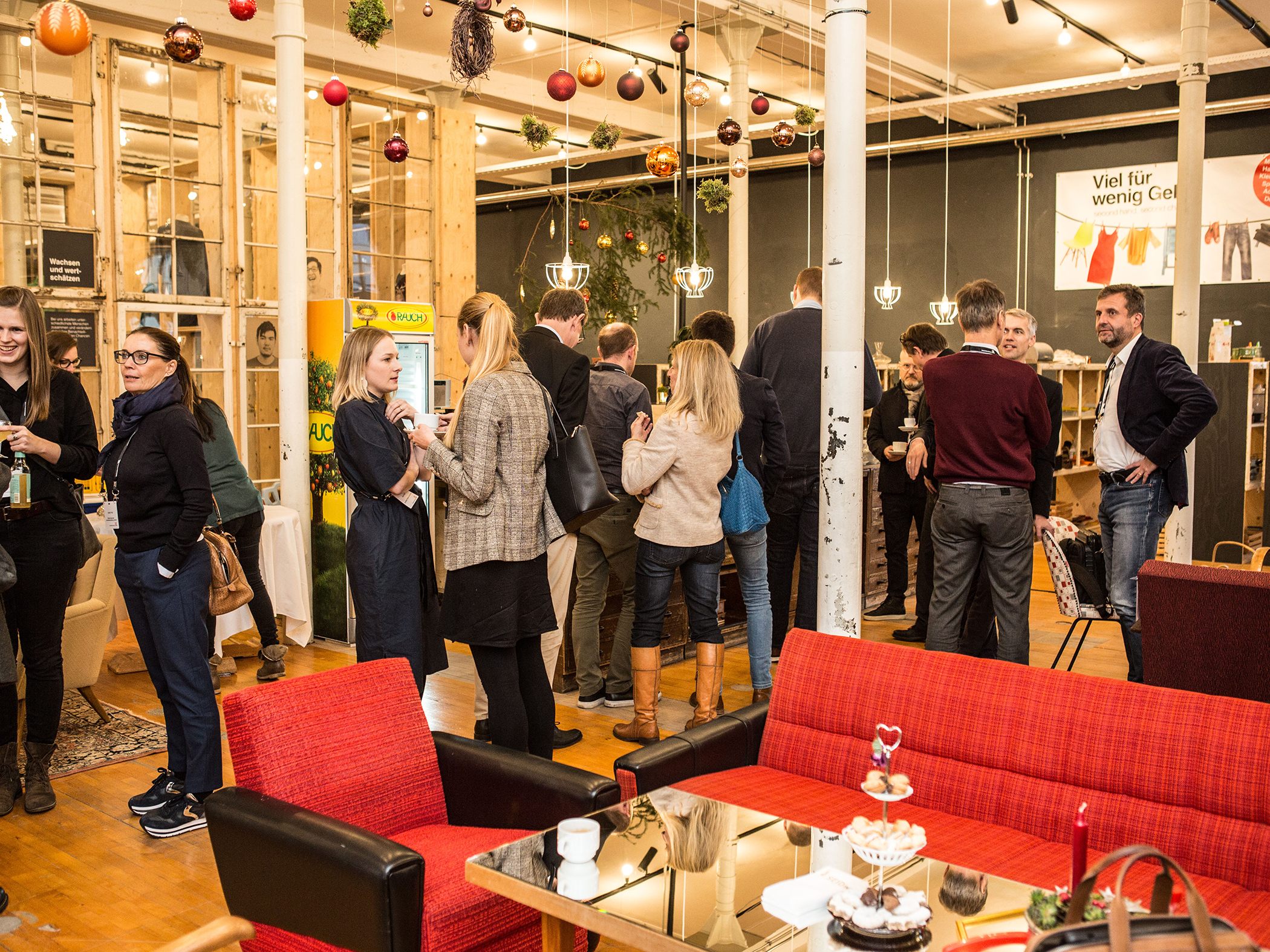 Die Podcast-Reihe „Grenzenloses Eventdesign – Gespräche über gute Veranstaltungskultur“ vermittelt aus unterschiedlichen Blickwinkeln, wie Veranstaltungen gelingen. Die Podcast-Reihe „Grenzenloses Eventdesign – Gespräche über gute Veranstaltungskultur“ vermittelt aus unterschiedlichen Blickwinkeln, wie Veranstaltungen gelingen.