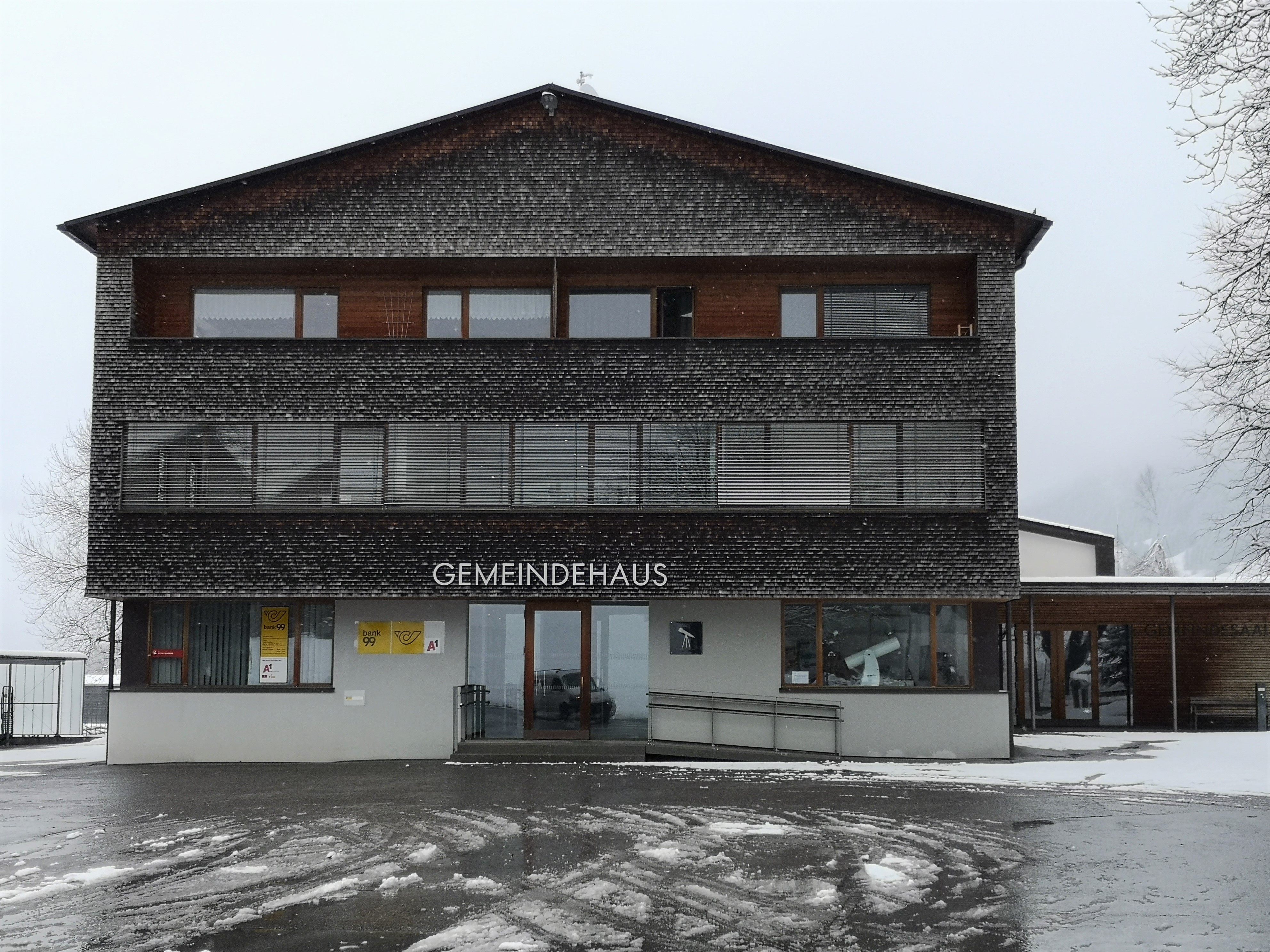 Der Finanzverwaltung Vorderwald wird das zweite Obergeschoss im Gemeindeamt Krumbach zur Verfügung gestellt. Der Finanzverwaltung Vorderwald wird das zweite Obergeschoss im Gemeindeamt Krumbach zur Verfügung gestellt.