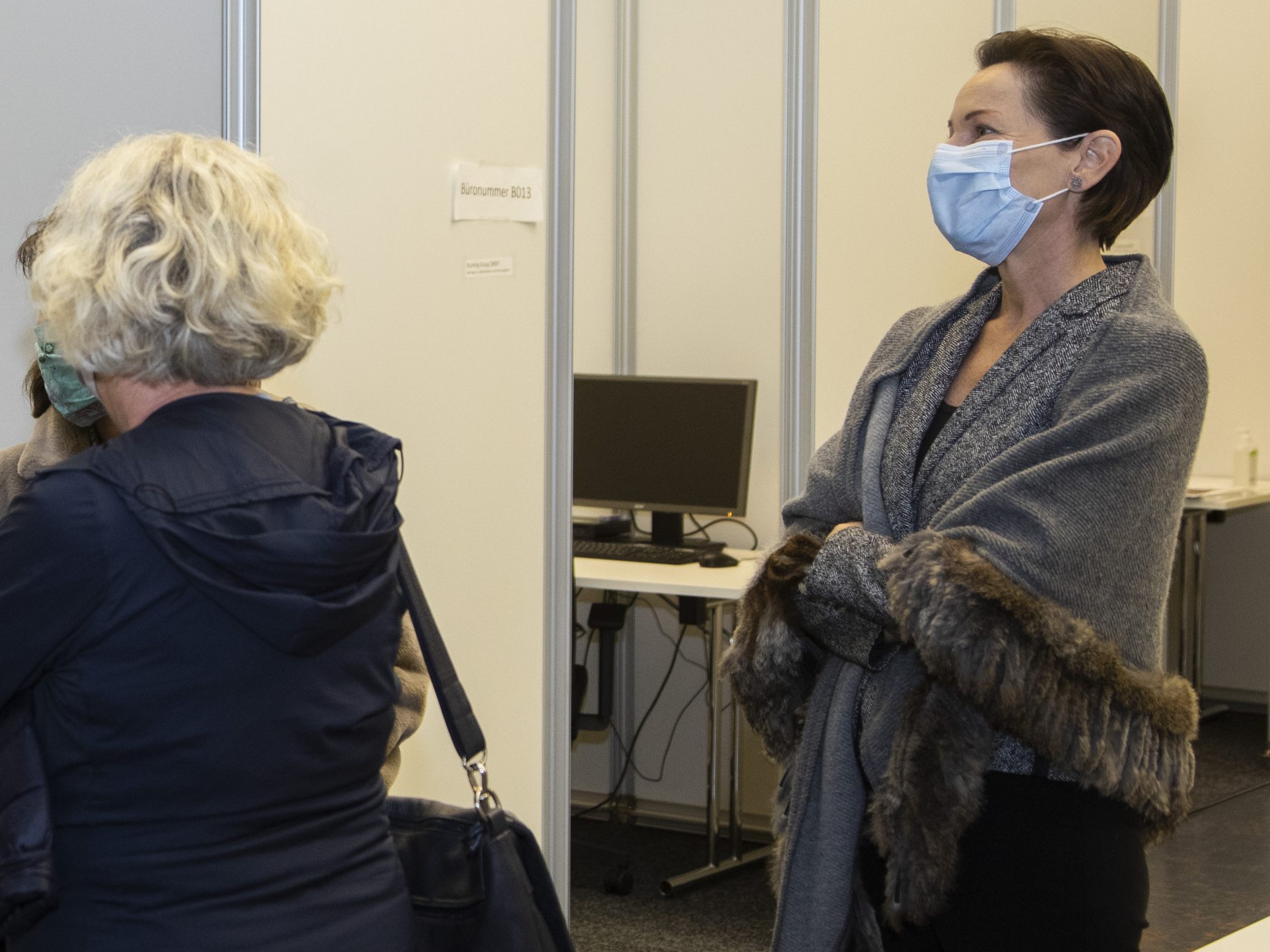 Landesrätin Rüscher (r.) bei einem BEsuch des Infektionsteams in Dornbirn im Oktober 2020. Landesrätin Rüscher (r.) bei einem BEsuch des Infektionsteams in Dornbirn im Oktober 2020.