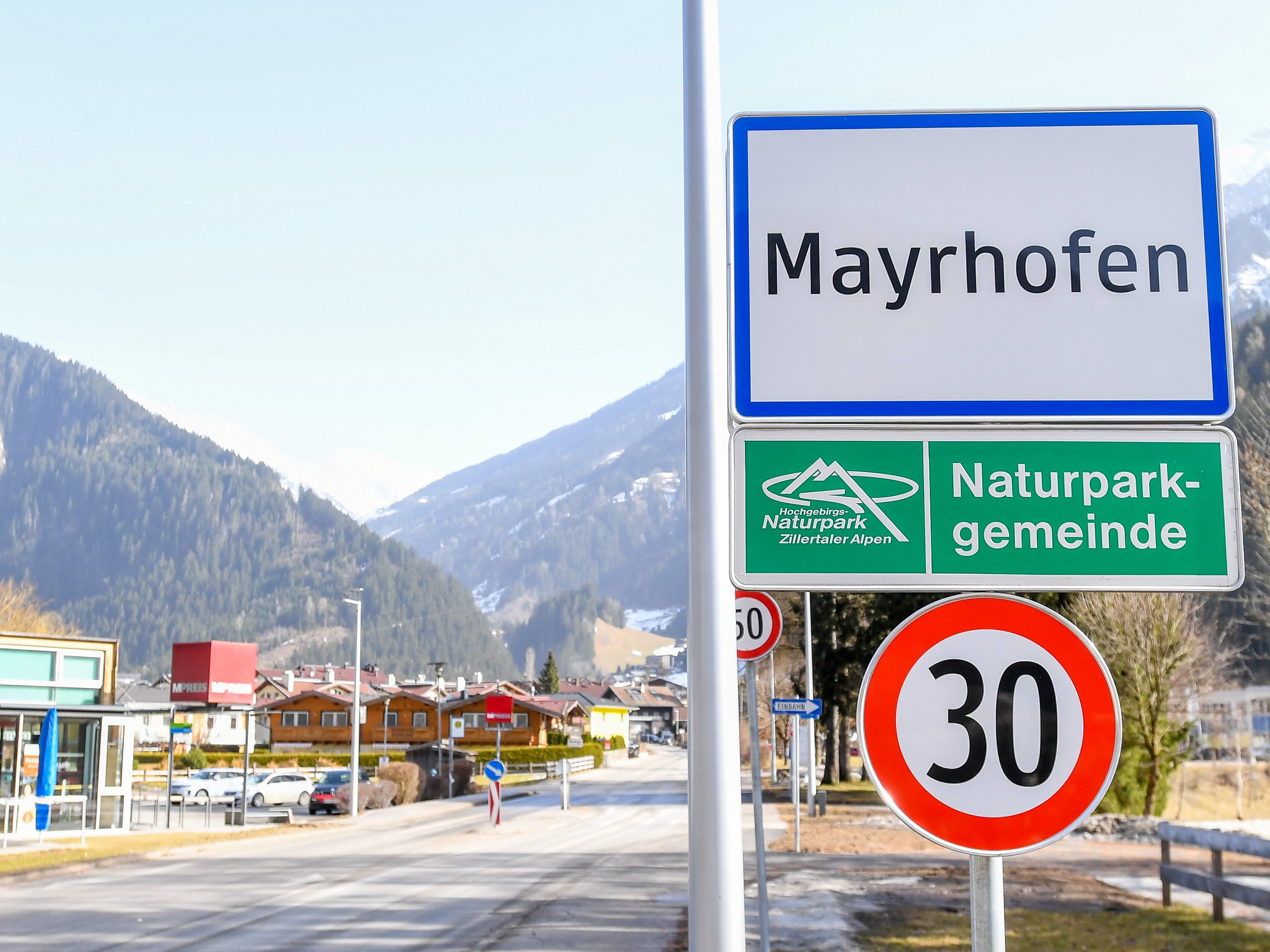 Um Mayrhofen verlassen zu dürfen, braucht man einen negativen Test. Um Mayrhofen verlassen zu dürfen, braucht man einen negativen Test.