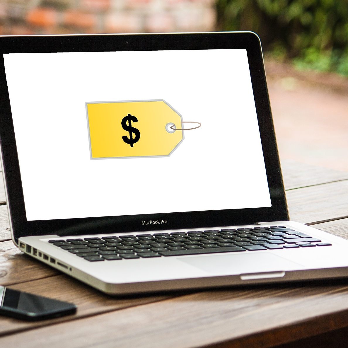 Amazon führt die Liste der beliebtesten Onlinehändler in Österreich an.