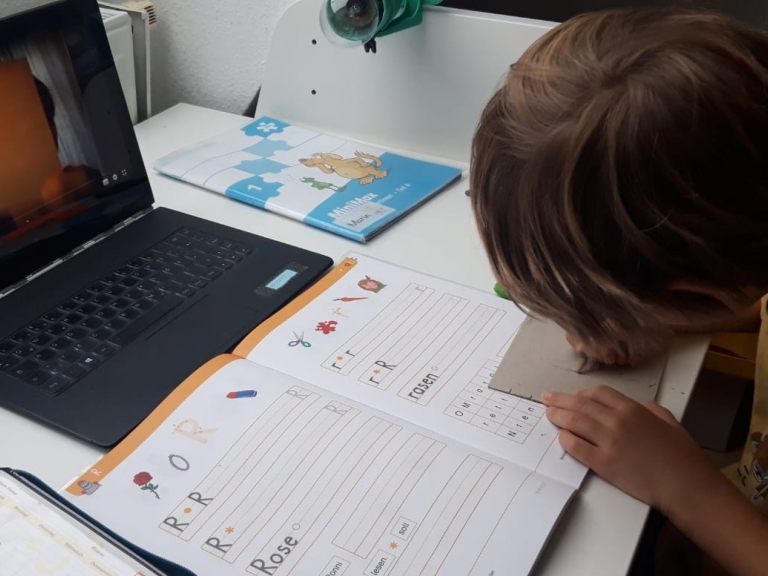 Bisher wurde 558 mal der Rechtsanspruch auf Freistellung zur Betreuung von Personen bei Klassen- bzw. Schulschließungen geltend gemacht. Bisher wurde 558 mal der Rechtsanspruch auf Freistellung zur Betreuung von Personen bei Klassen- bzw. Schulschließungen geltend gemacht.