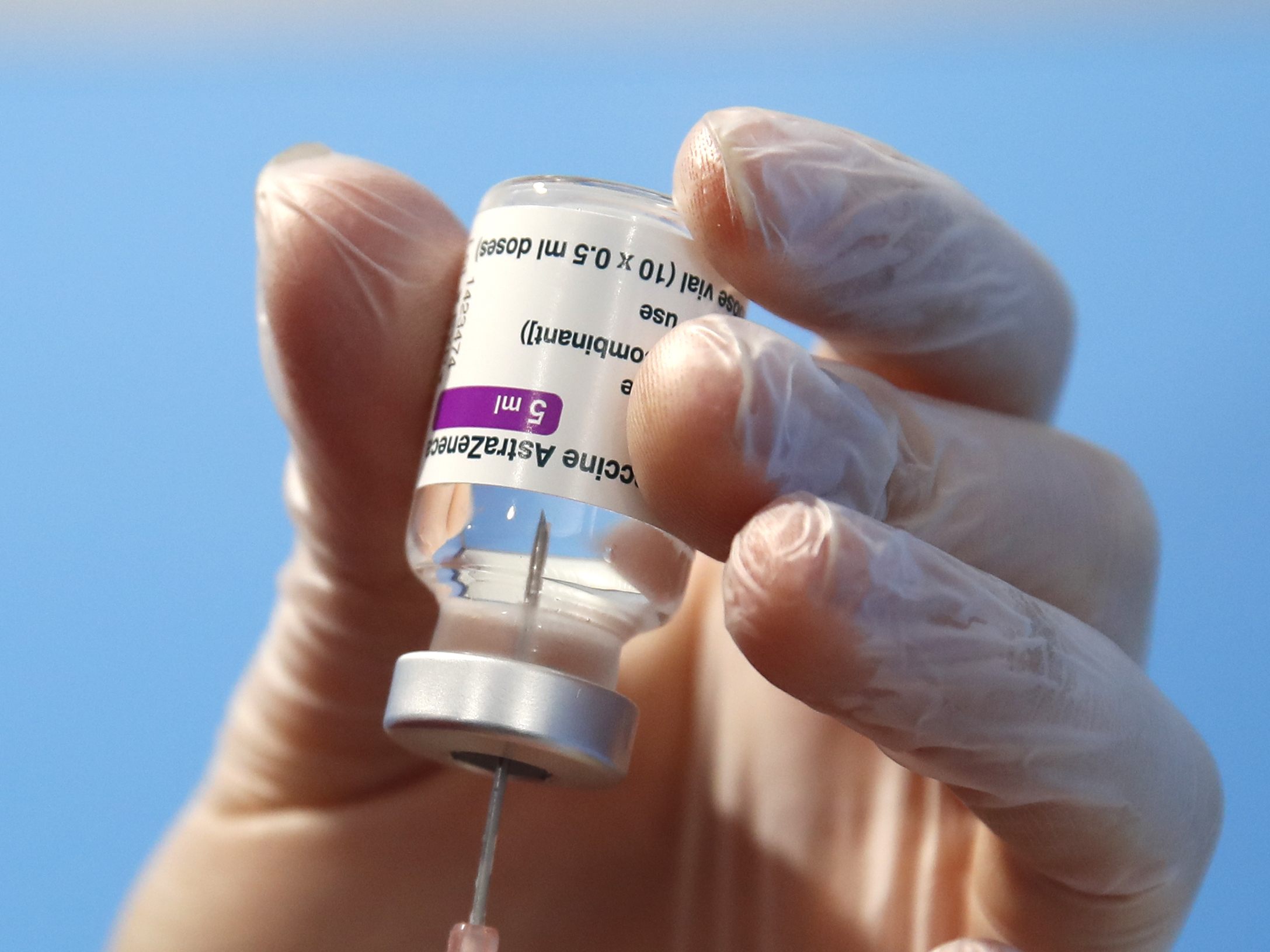 AstraZeneca soll bei der Südafrika-Mutation weniger wirksam sein. AstraZeneca soll bei der Südafrika-Mutation weniger wirksam sein.