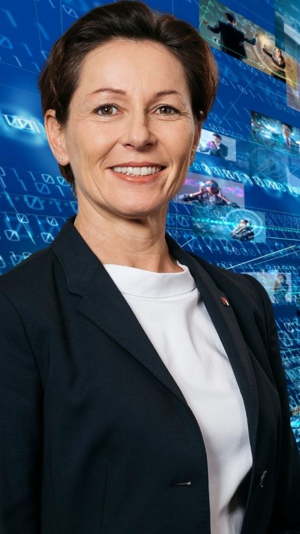 Landesrätin Martina Rüscher rät zur Impfung, auch mit Verweis auf eine Bevorteilung