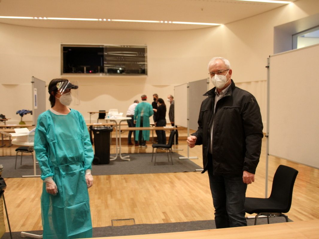 Nancy Schumann und Gemeindearzt Arno Trplan Nancy Schumann und Gemeindearzt Arno Trplan