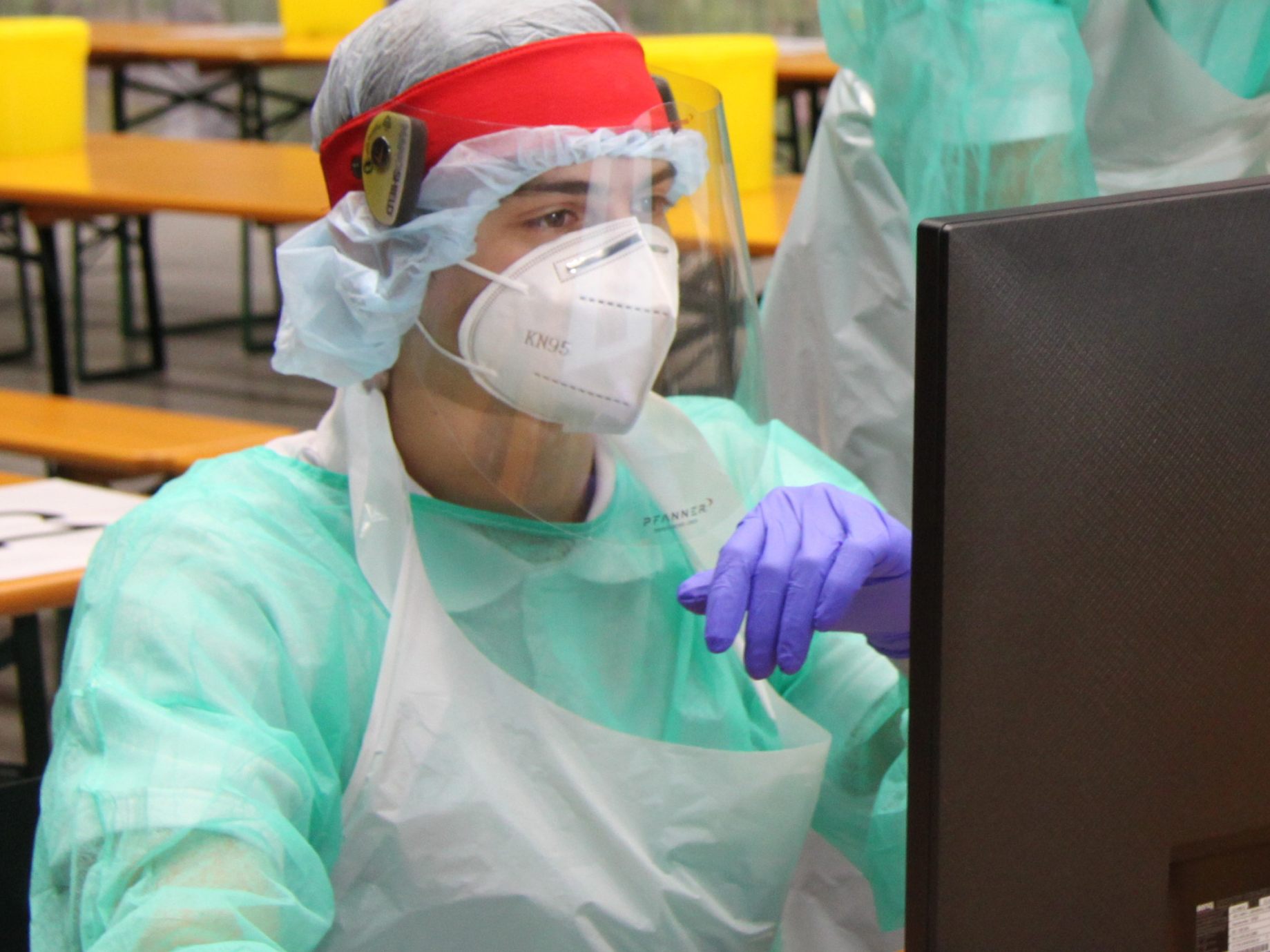 Zu Mittga liegt die Zahl der Genesenen wieder deutlich über jener der Neuinfektionen. Zu Mittga liegt die Zahl der Genesenen wieder deutlich über jener der Neuinfektionen.