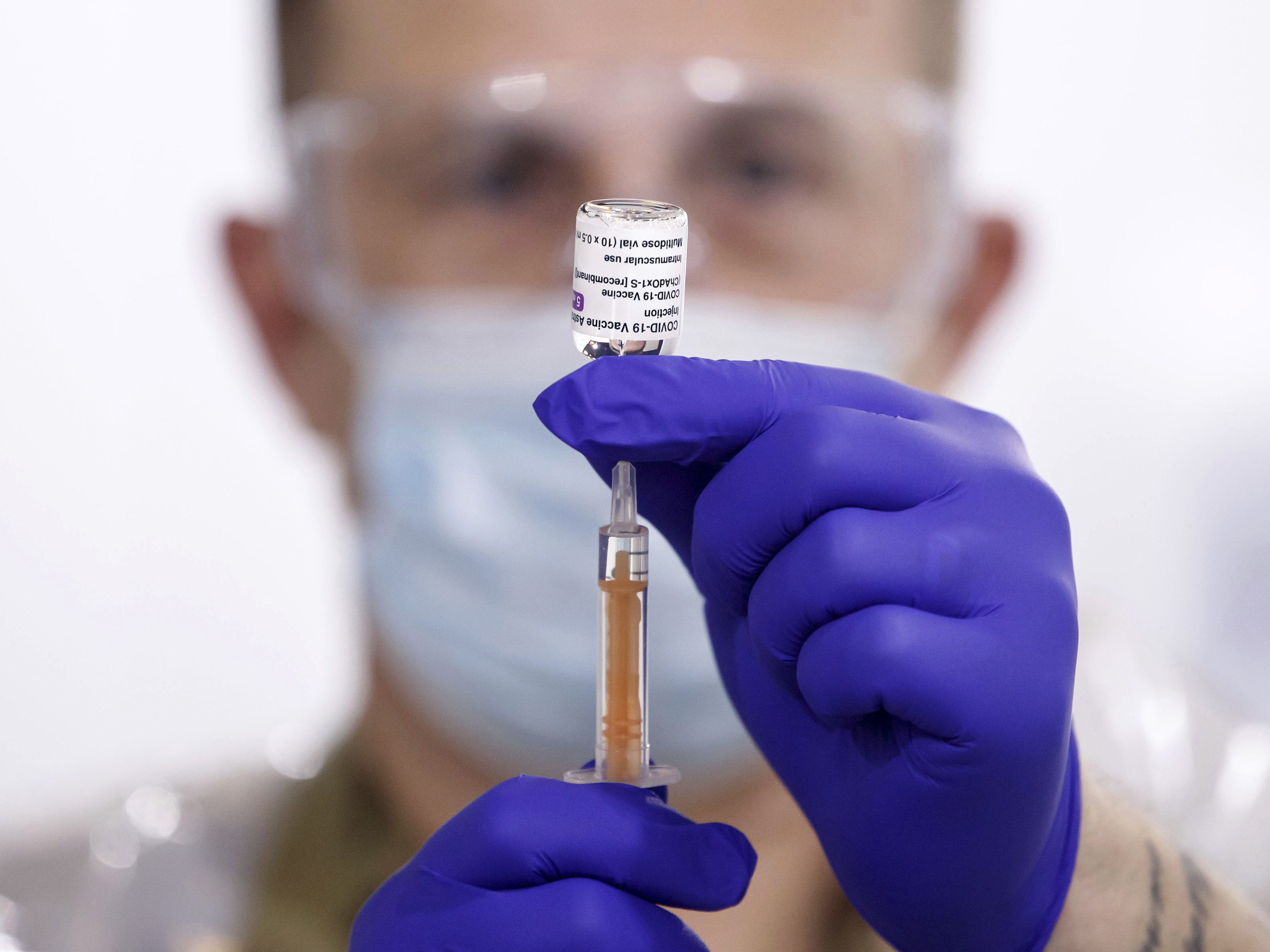 Eine Betroffene bezeichnet den AstraZeneca-Impfstoff als "zweitklassig". Eine Betroffene bezeichnet den AstraZeneca-Impfstoff als "zweitklassig".