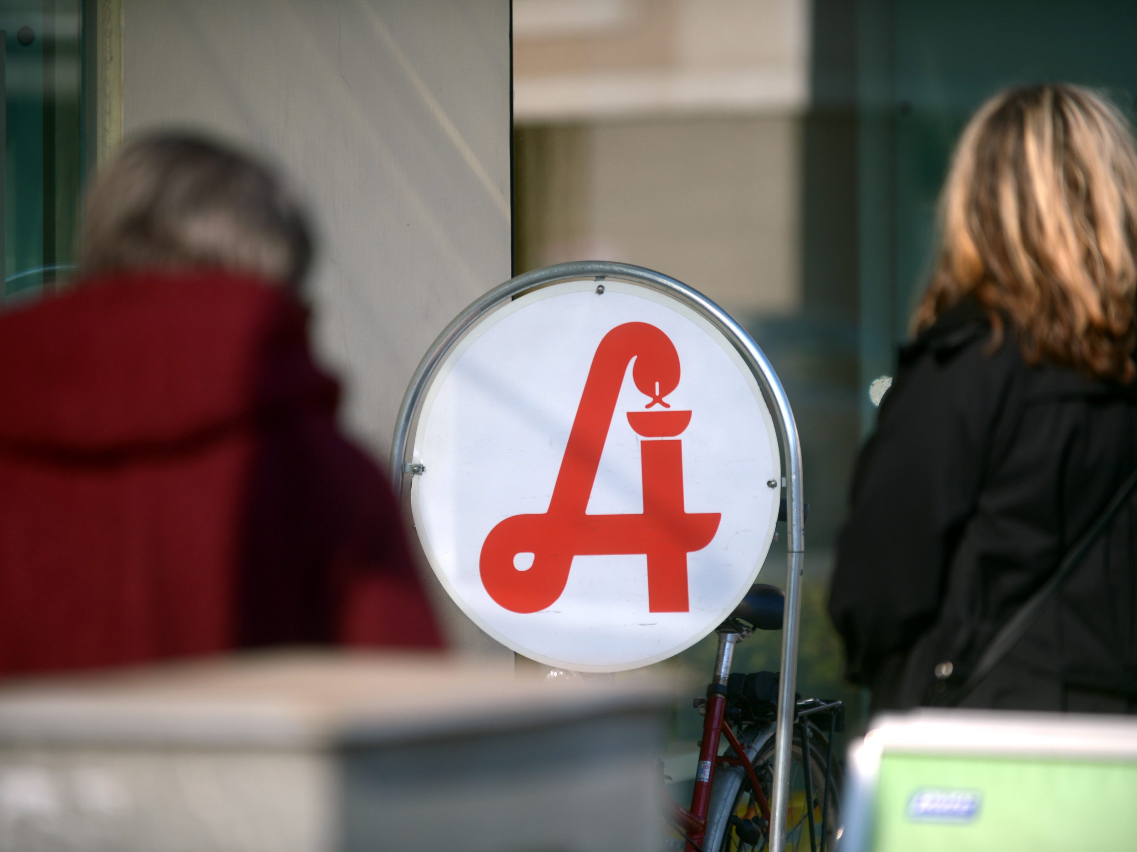 Ab Montag bieten Apotheken gratis-Corona-Test an. Ab Montag bieten Apotheken gratis-Corona-Test an.