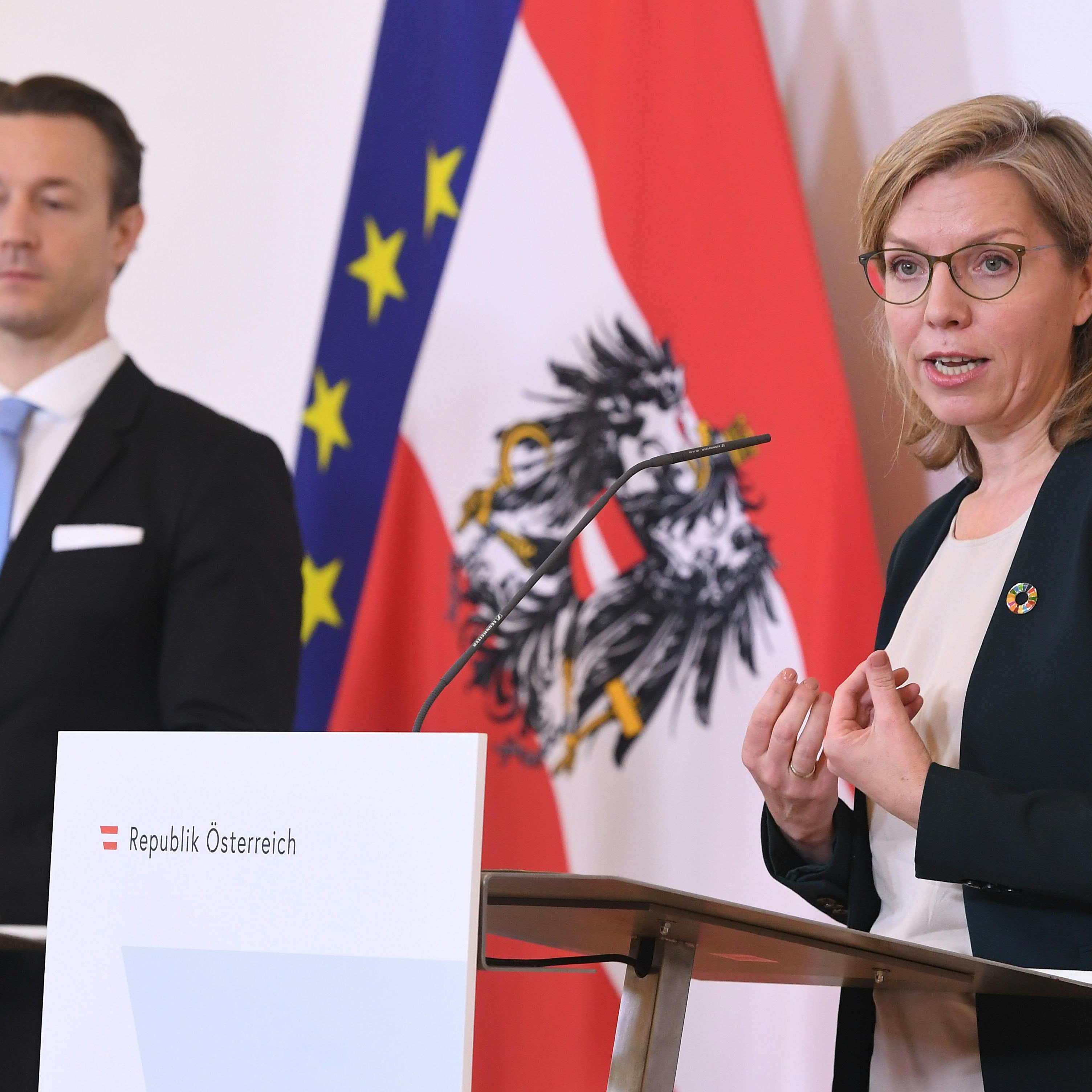 Finanzmiinster Blümel und Infrastrukturministerin Gewessler sind verschiedener Meinungen.