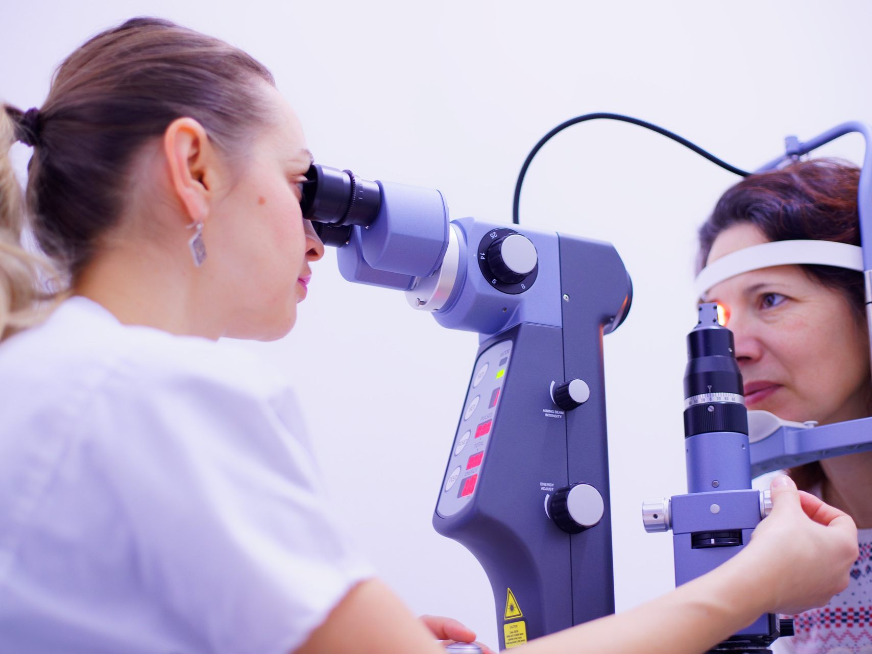 Trotz Beschwerden kommen Patienten später zum Augenarzt. Trotz Beschwerden kommen Patienten später zum Augenarzt.