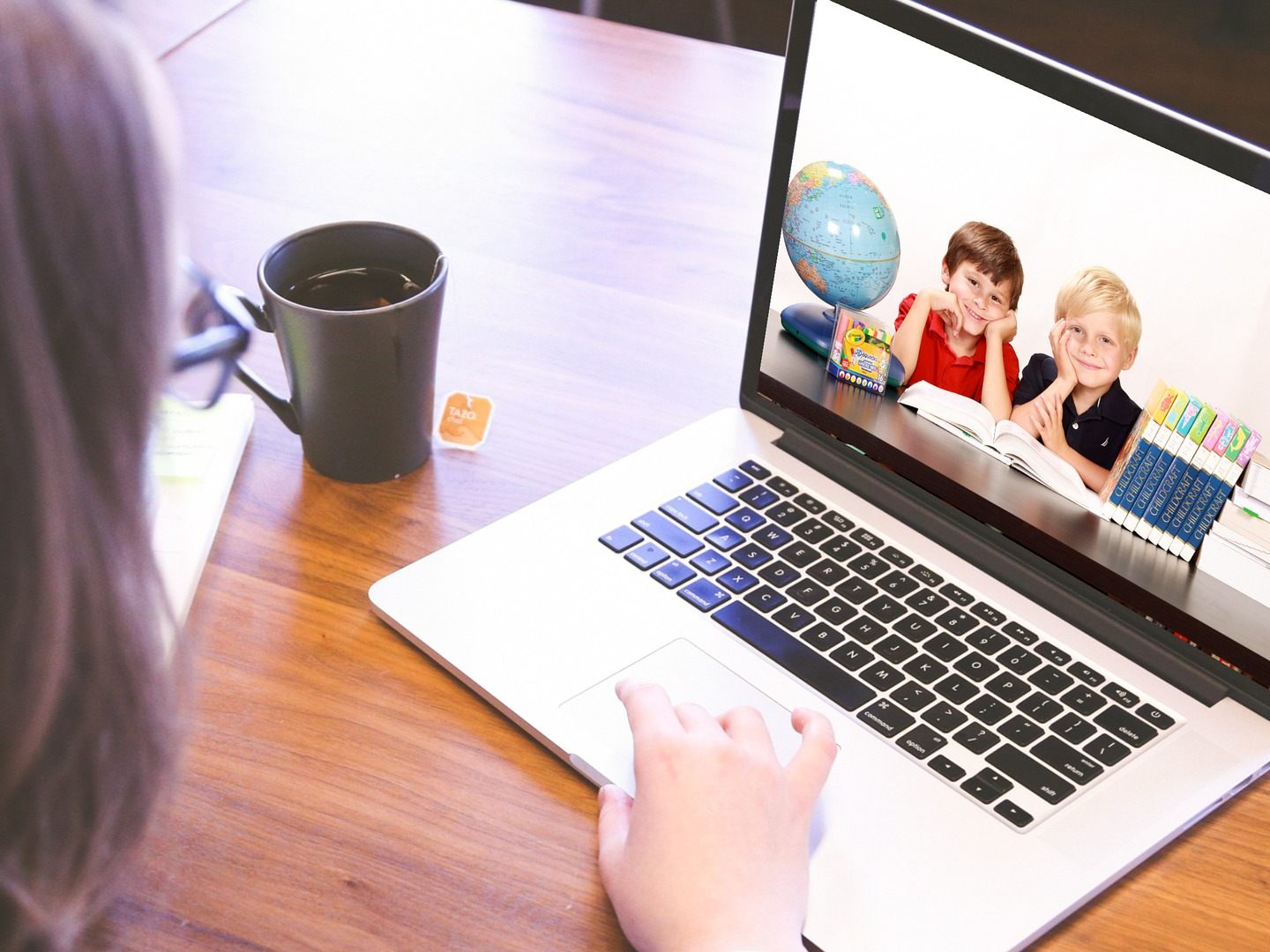 Einen sicheren Umgang mit der virtuellen Welt müssen Kinder erst erlernen