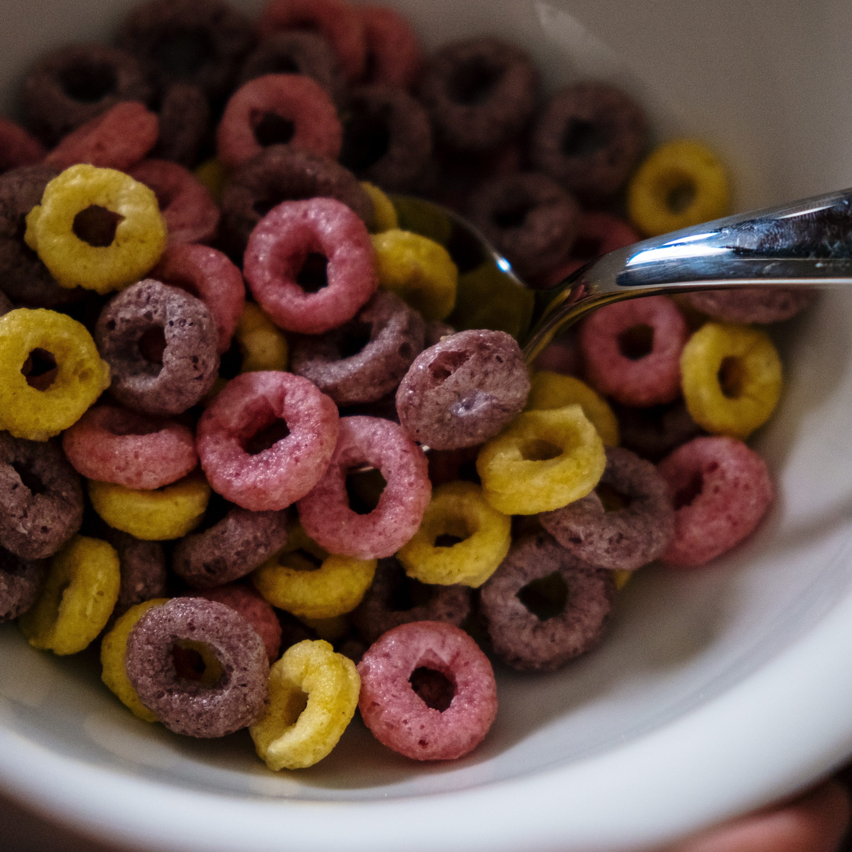 Bunte Farben, aber viel Zucker: Frühstückscerealien für Kinder sind oft alles andere als gesund