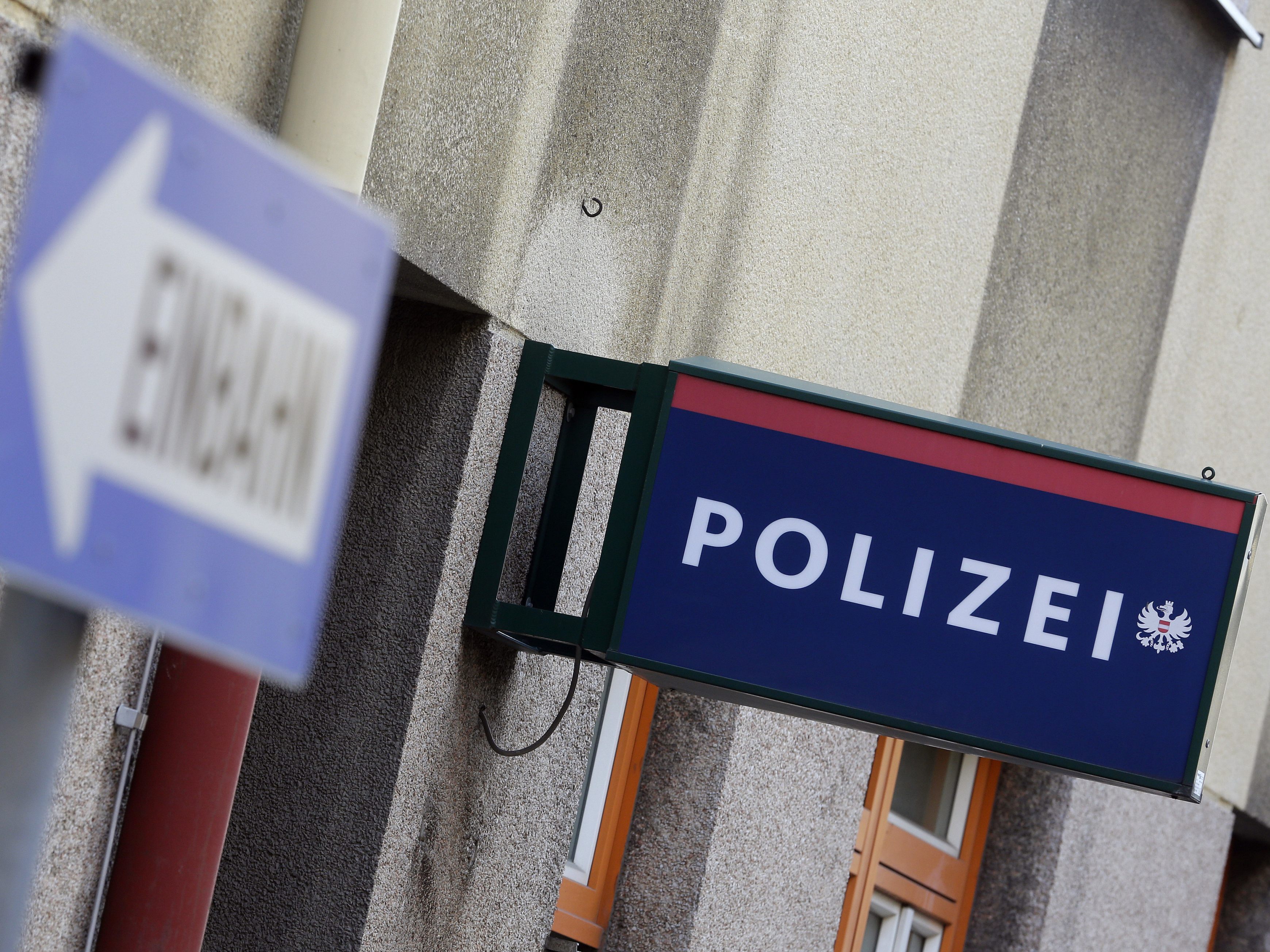 Die Polizei wurde auf den verletzten Randalierer aufmerksam.