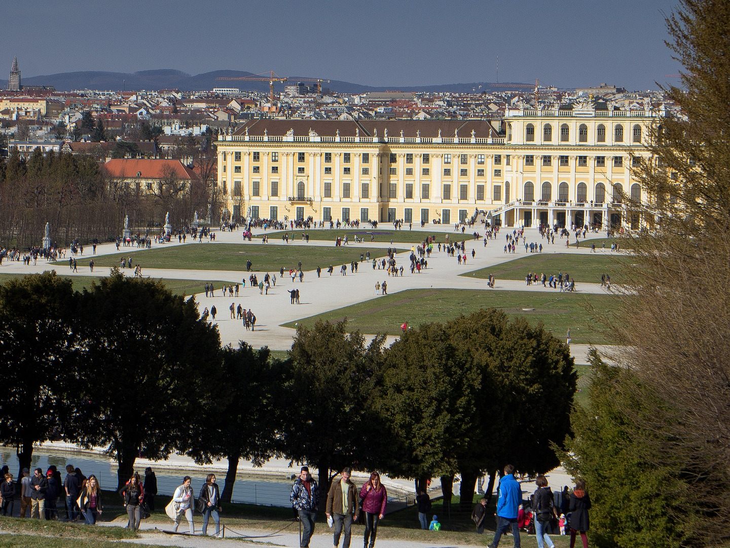 Auch für die Gloriette und den Ehrenhof des Schlosses gibt es Pläne. Auch für die Gloriette und den Ehrenhof des Schlosses gibt es Pläne.