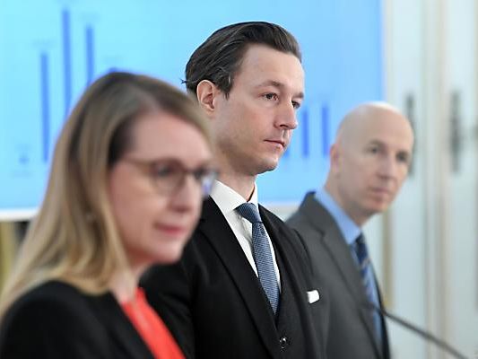 Die drei ÖVP-Minister informieren wöchentlich über die Coronakrise Die drei ÖVP-Minister informieren wöchentlich über die Coronakrise