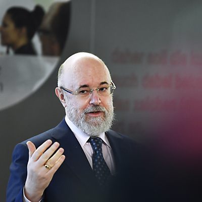 Corona-Sonderbeauftragter hat nicht über Zusatz-Impfstoff informiert