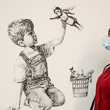 Der Erlös kommt dem NHS zugute