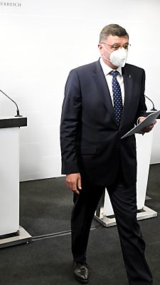 Die Opposition wirft dem Finanzminister Vertuschung vor