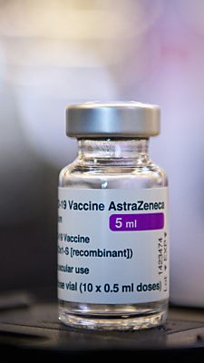 AstraZenecas Corona-Impfstoff kommt nicht aus der Diskussion