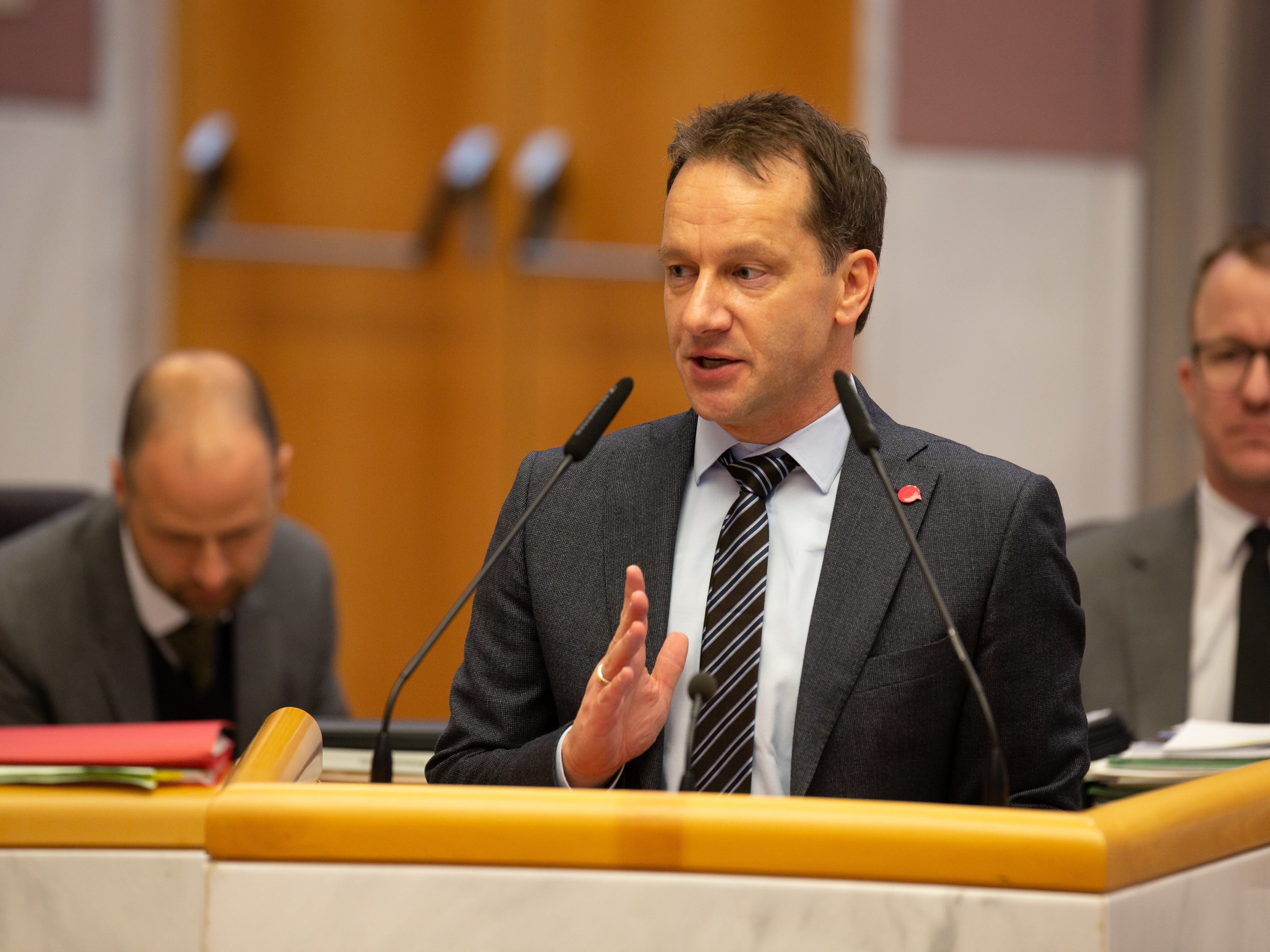 In der jetzigen Situation wäre es entscheidend, die Eigenkapitalsituation der Unternehmen zu kennen und dort zu stärken, wo wir wettbewerbsfähige Unternehmen haben.