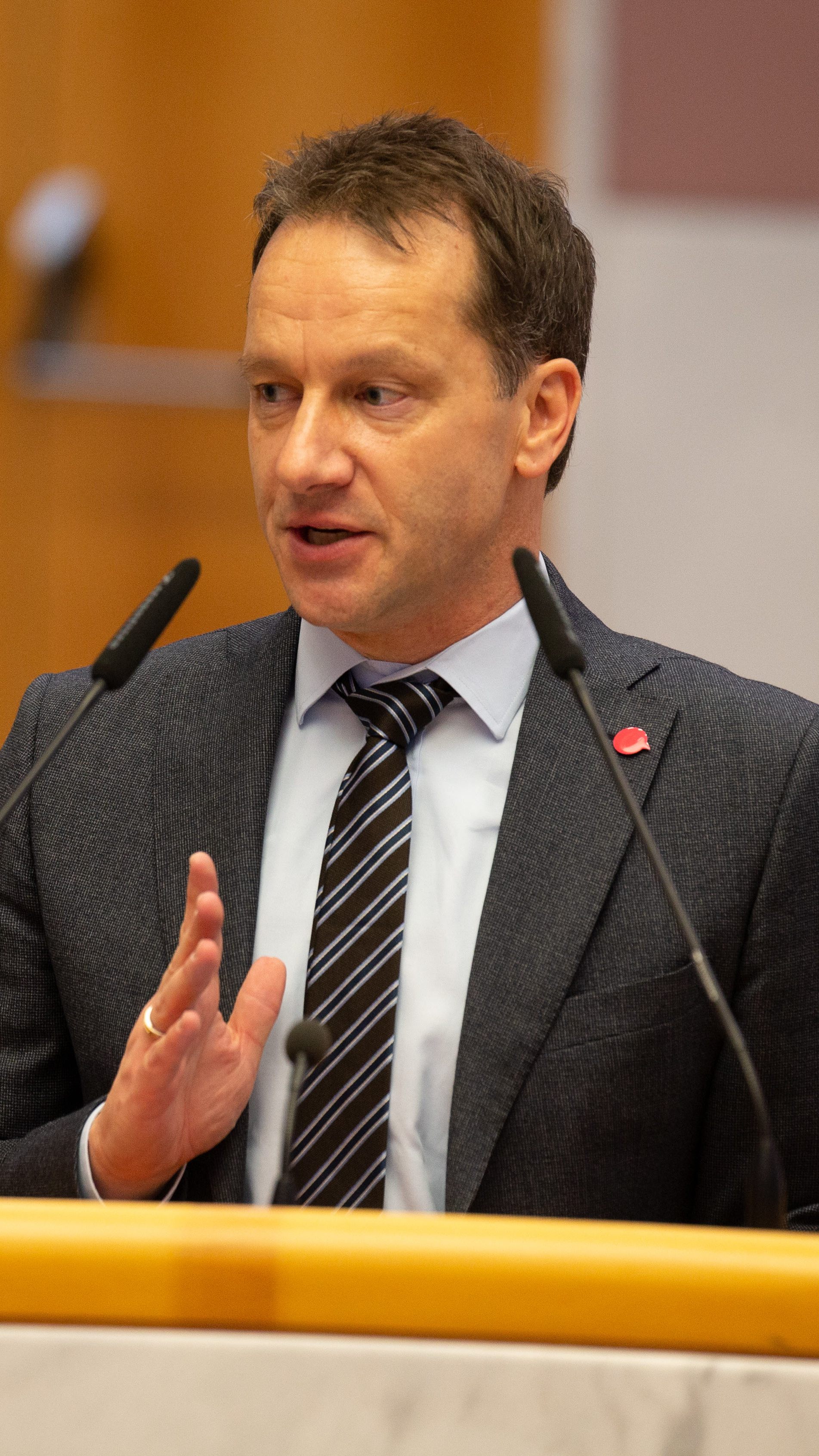 In der jetzigen Situation wäre es entscheidend, die Eigenkapitalsituation der Unternehmen zu kennen und dort zu stärken, wo wir wettbewerbsfähige Unternehmen haben.