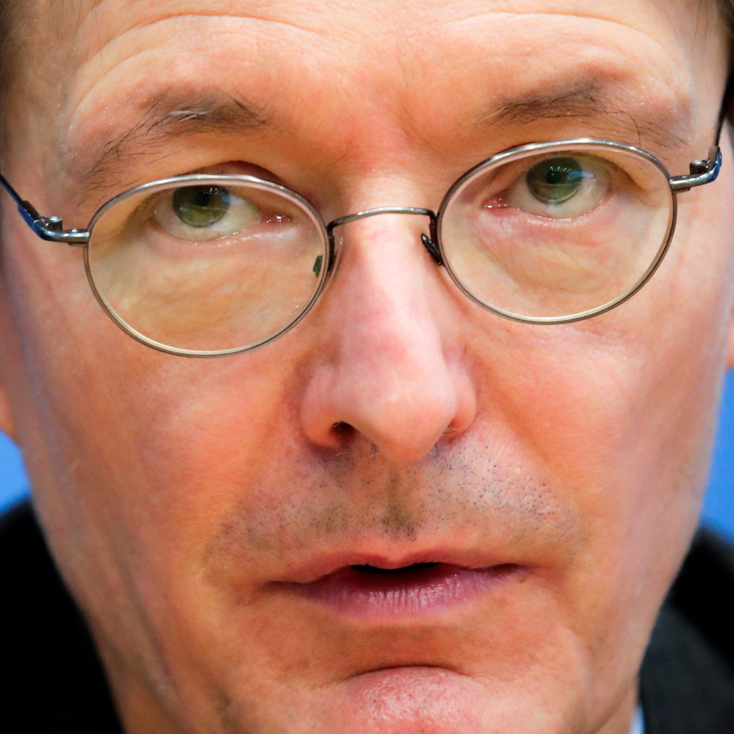 Gesundheitsexperte Lauterbach prophezeit viele Corona-Tote in Österreich.