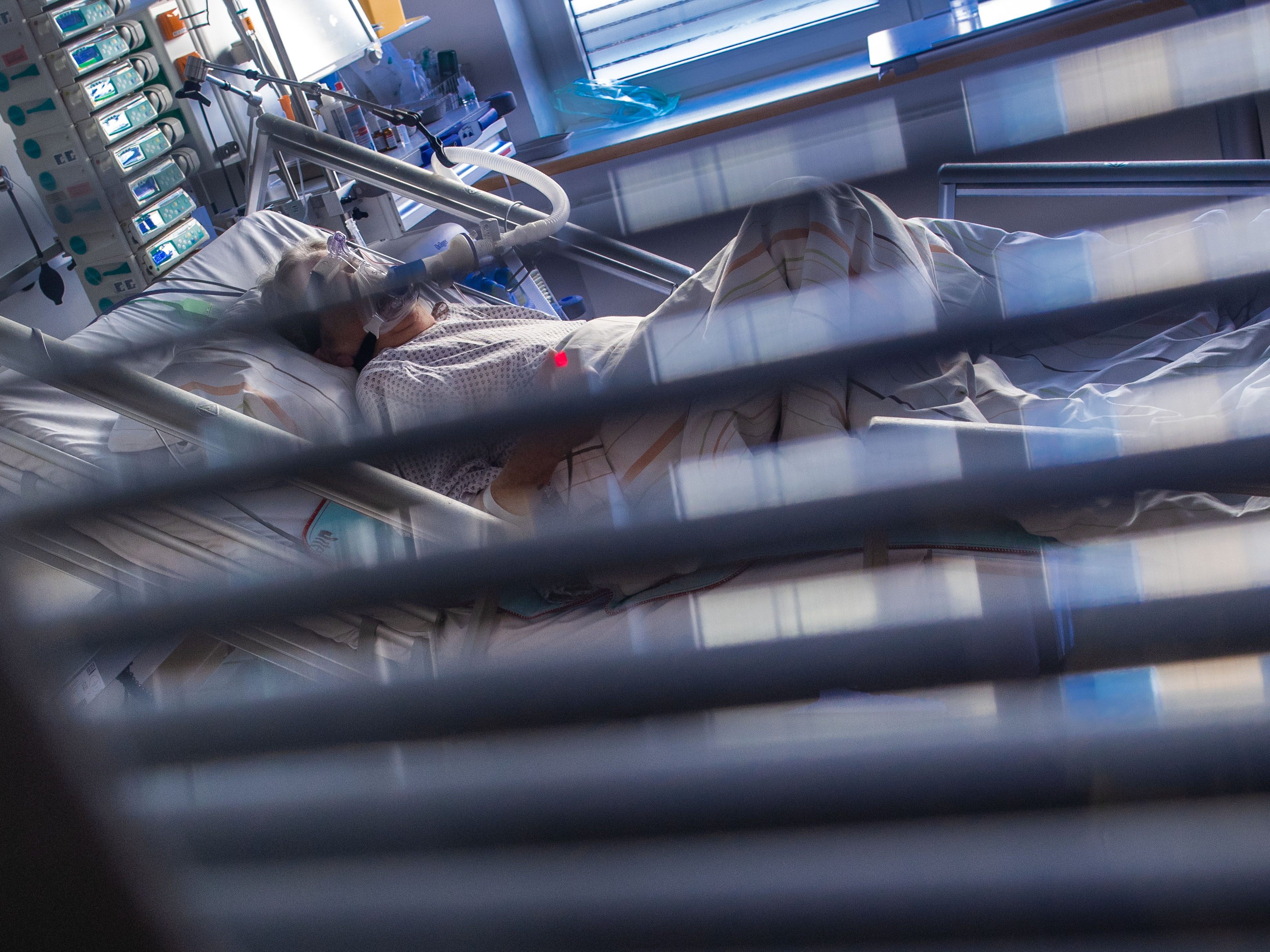 Die "systemkritische Auslastungsgrenze" der Krankenhäuser dürfte laut Experten bald erreicht werden. Die "systemkritische Auslastungsgrenze" der Krankenhäuser dürfte laut Experten bald erreicht werden.