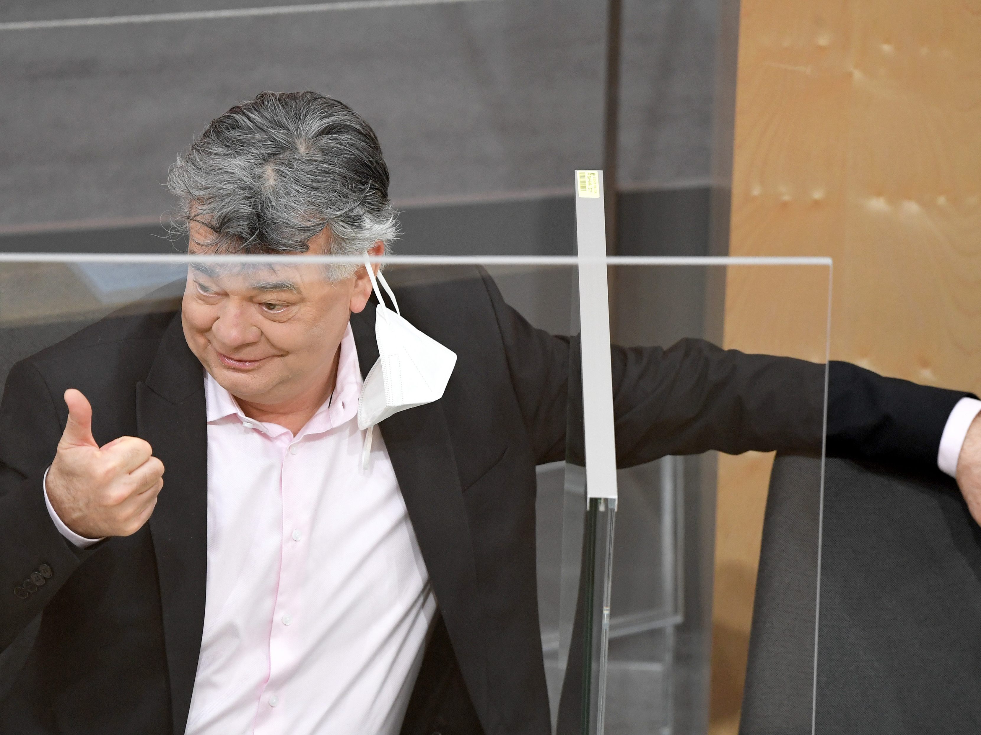 Wir berichten live ab 11 Uhr. Wir berichten live ab 11 Uhr.