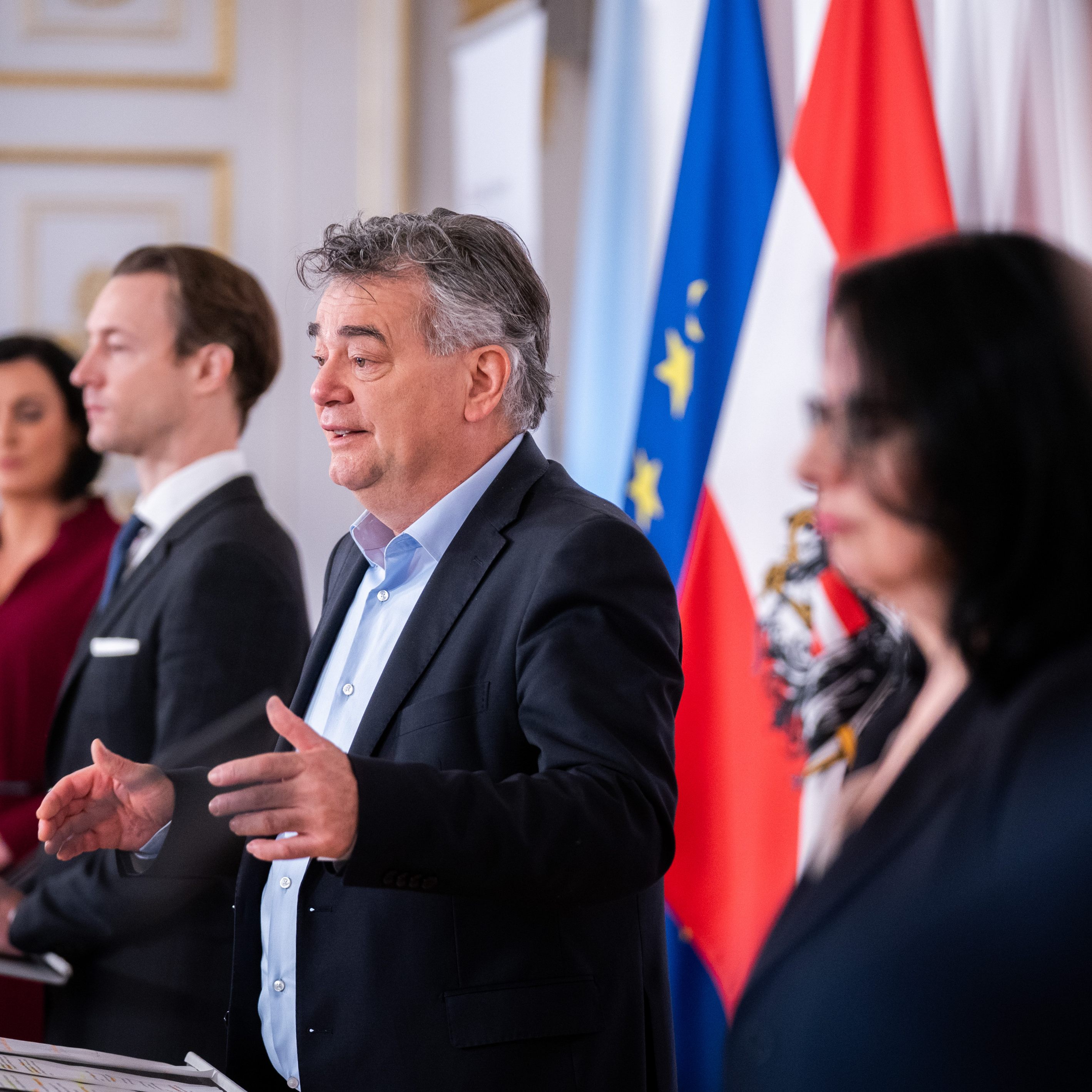 Corona-Hilfpaket: Regierung greift Unternehmen wieder unter die Arme.