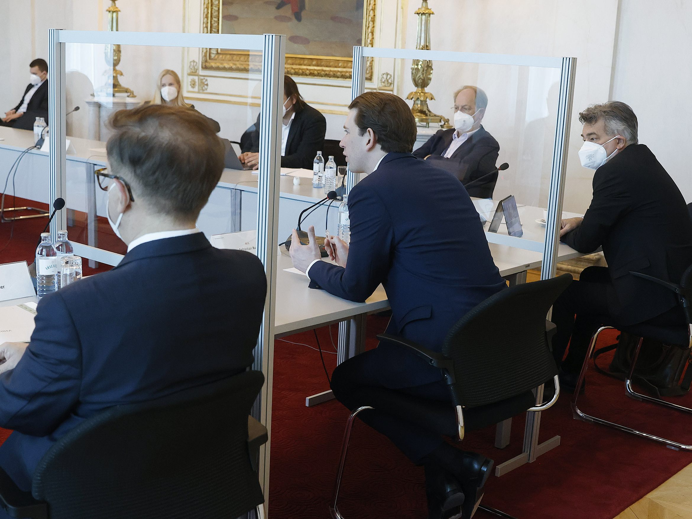 Nach Bund-Länder-Gespräch vorerst keine neuen Lockerungen in Sicht - Nach Bund-Länder-Gespräch vorerst keine neuen Lockerungen in Sicht -