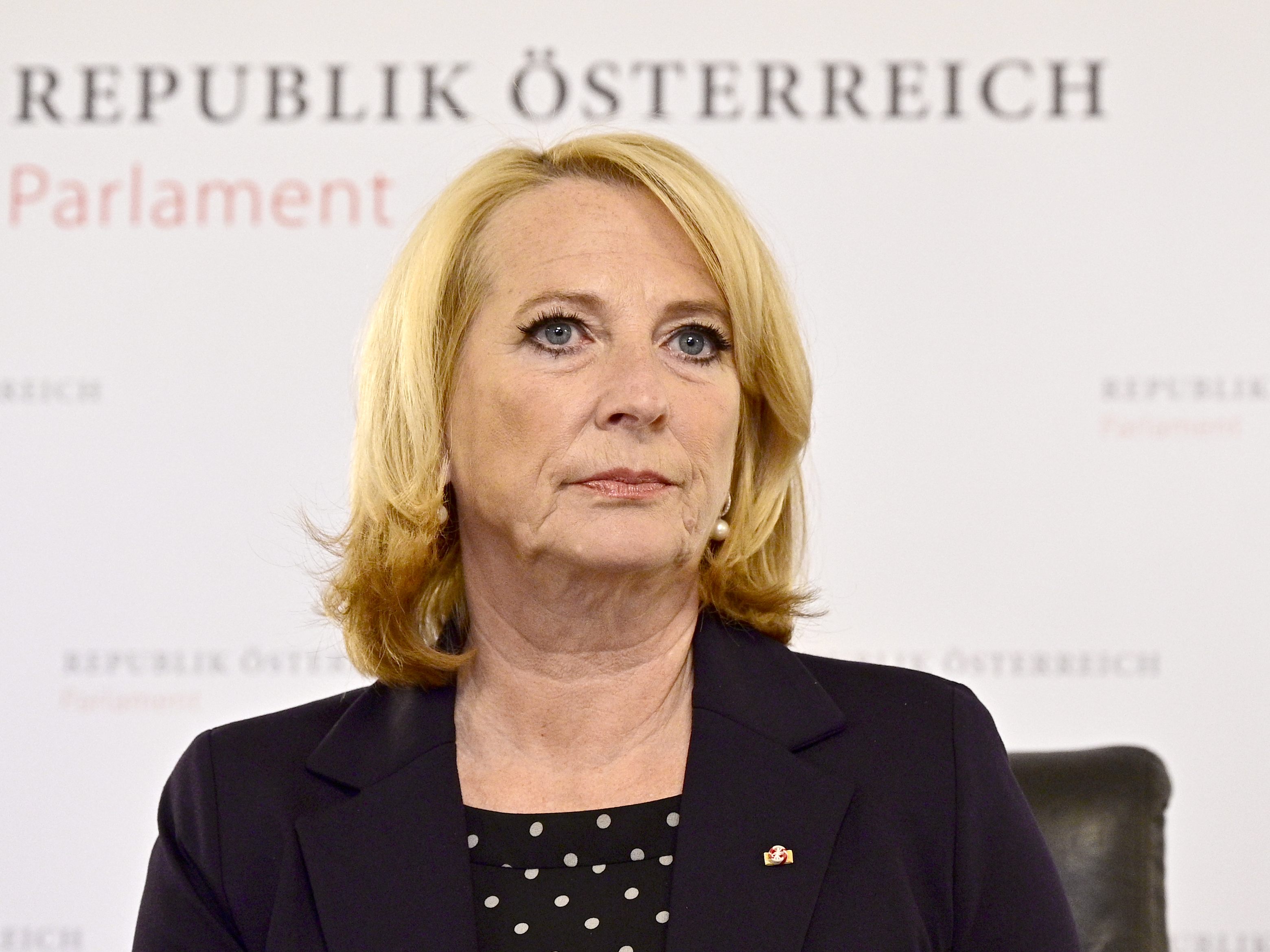 Bures wurde positiv auf Corona getestet. Bures wurde positiv auf Corona getestet.