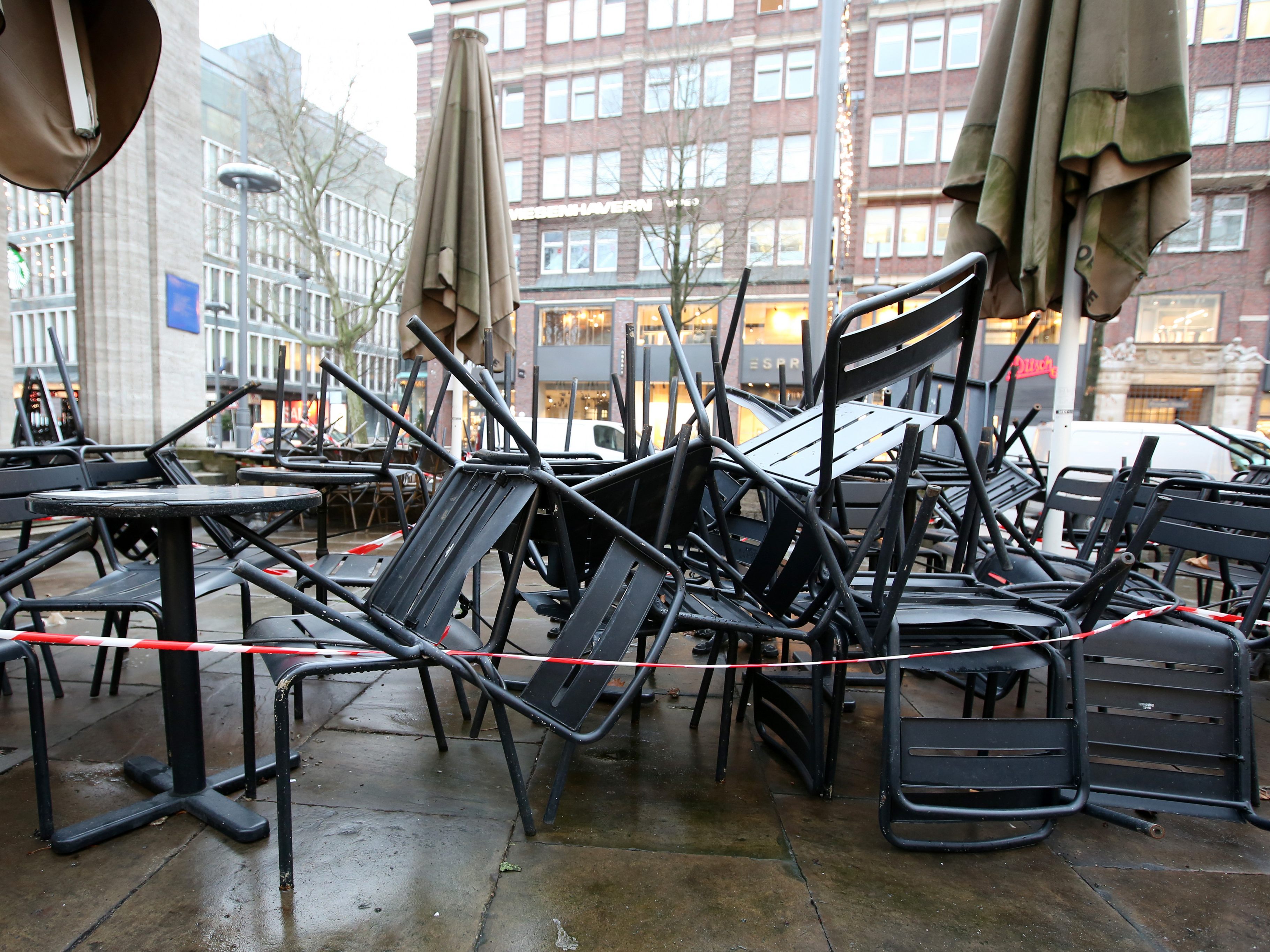 Davon 60 Mrd. Euro Wachstumsverluste, 40 Mrd. Euro Staatshilfe-Kosten.