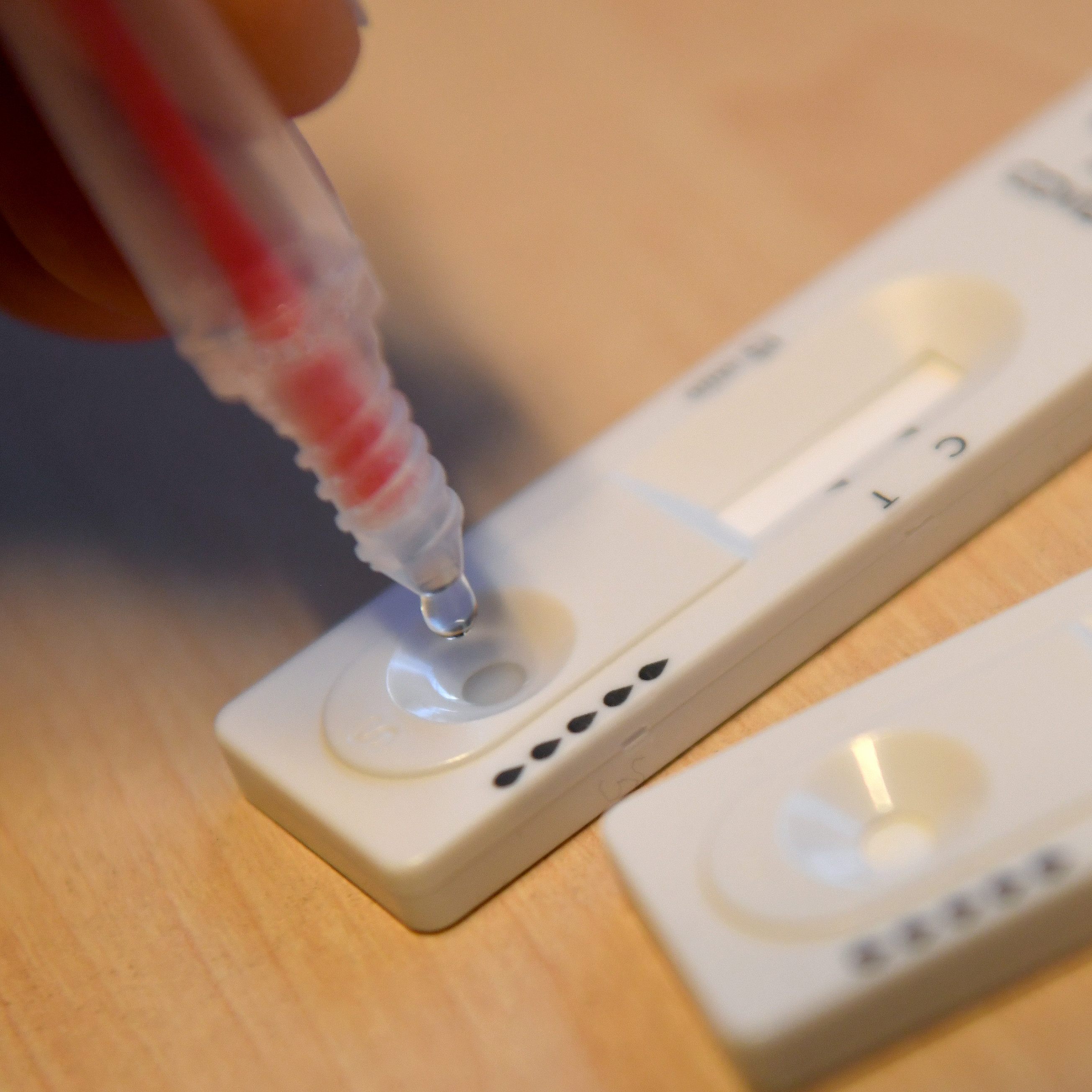 490 Personen gelten derzeit als aktiv positiv.