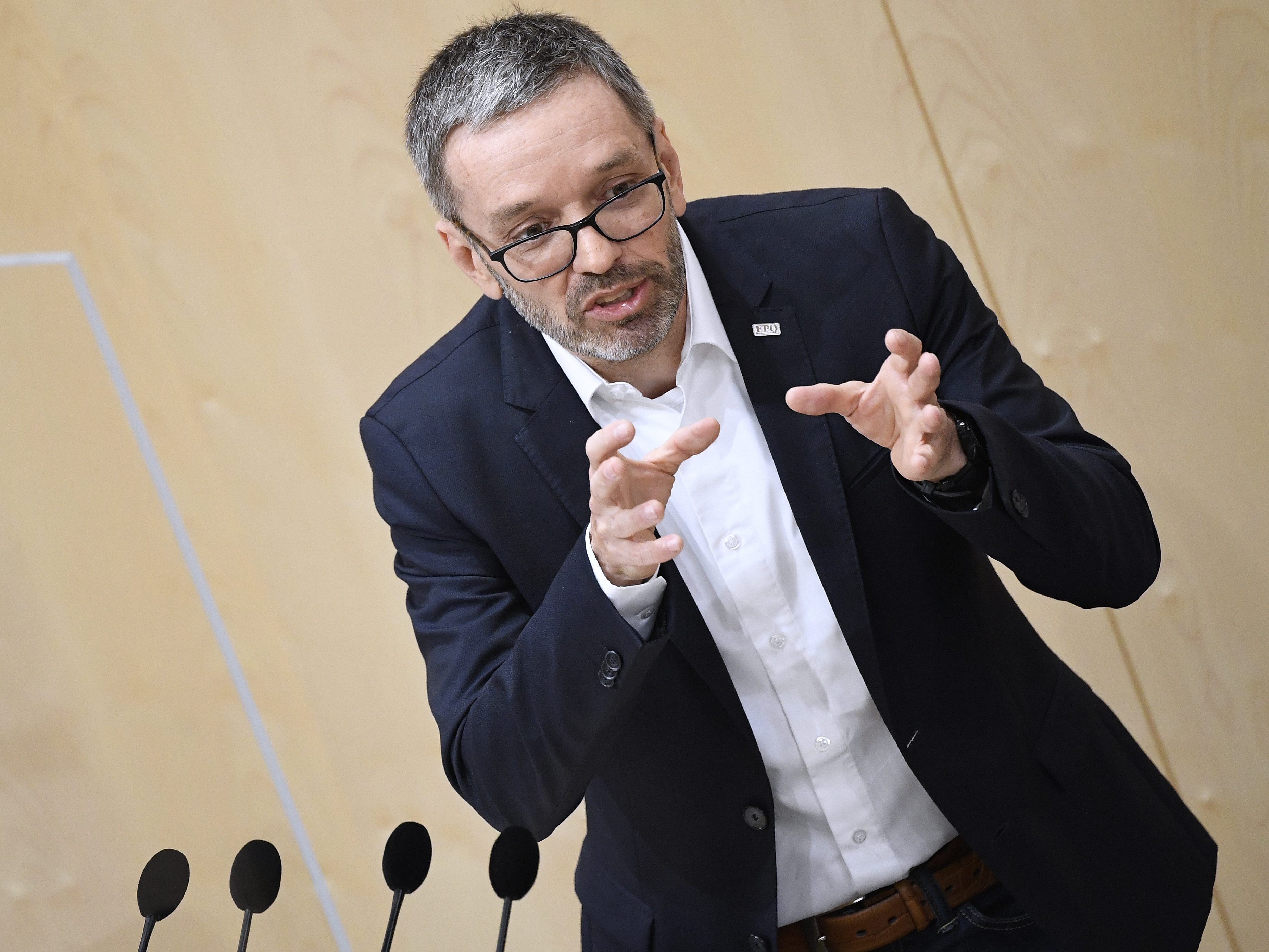 Kickl forderte eine Sondersitzung des Nationalrats - andere Oppositionsparteien wirken mäßig interessiert Kickl forderte eine Sondersitzung des Nationalrats - andere Oppositionsparteien wirken mäßig interessiert
