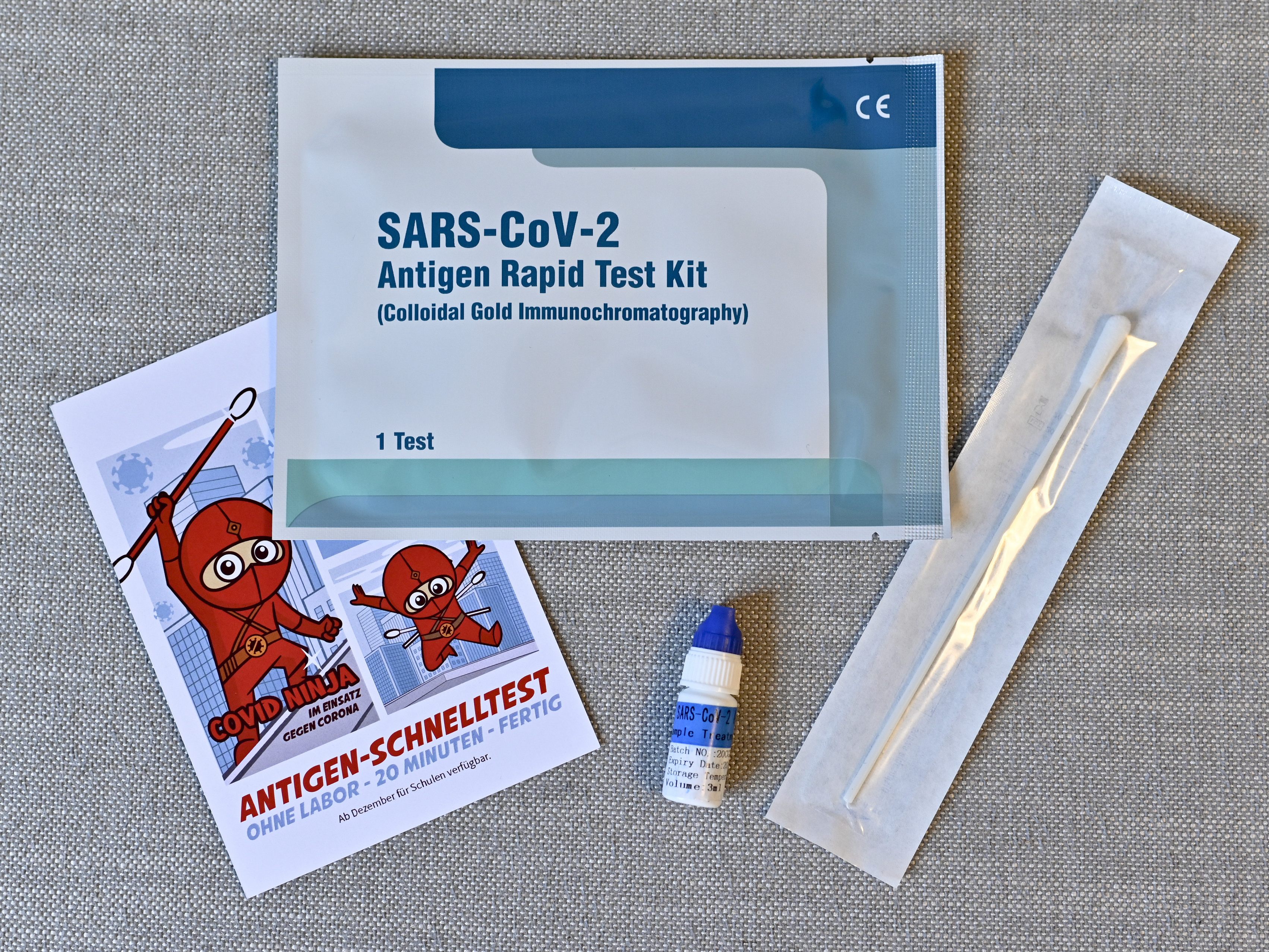Die Coronavirus-Selbsttests sollen in den Schulen nun auch am Freitag durchgeführt werden. Die Coronavirus-Selbsttests sollen in den Schulen nun auch am Freitag durchgeführt werden.