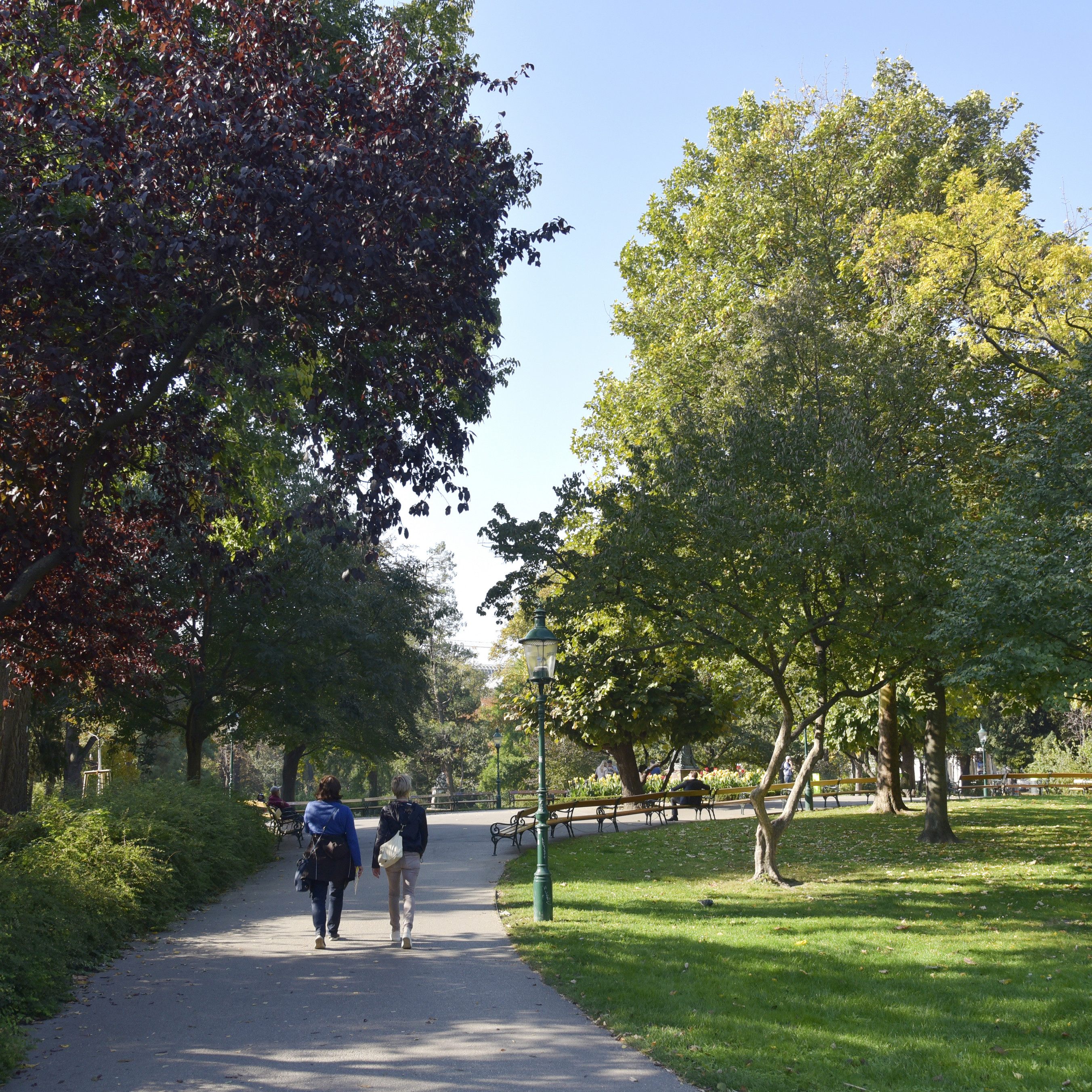 Wien hat sich pro Bezirk zwei Areale überlegt, an denen die öffentlichen Schanigärten eingerichtet werden sollen - zentraler Ort der Gastro-Inseln soll allerdings der Stadtpark werden.