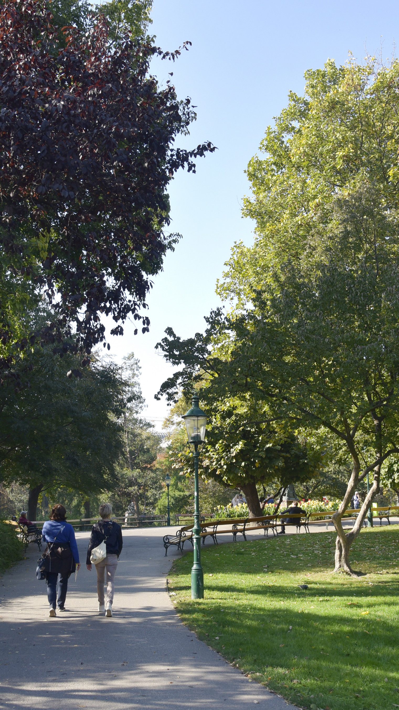 Wien hat sich pro Bezirk zwei Areale überlegt, an denen die öffentlichen Schanigärten eingerichtet werden sollen - zentraler Ort der Gastro-Inseln soll allerdings der Stadtpark werden.