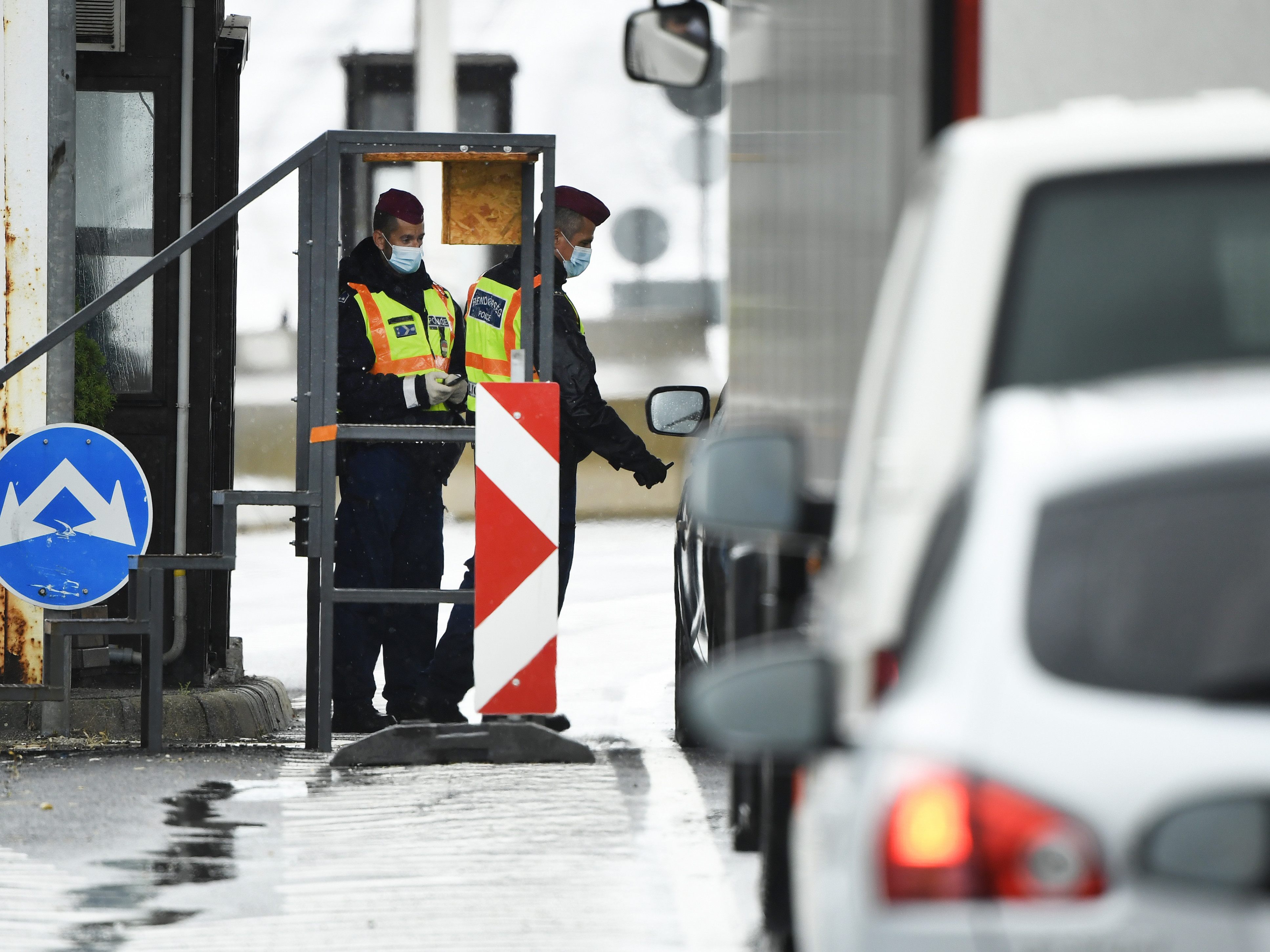 Österreich verschärft ab Donnerstag die Testpflicht für Pendler. Österreich verschärft ab Donnerstag die Testpflicht für Pendler.
