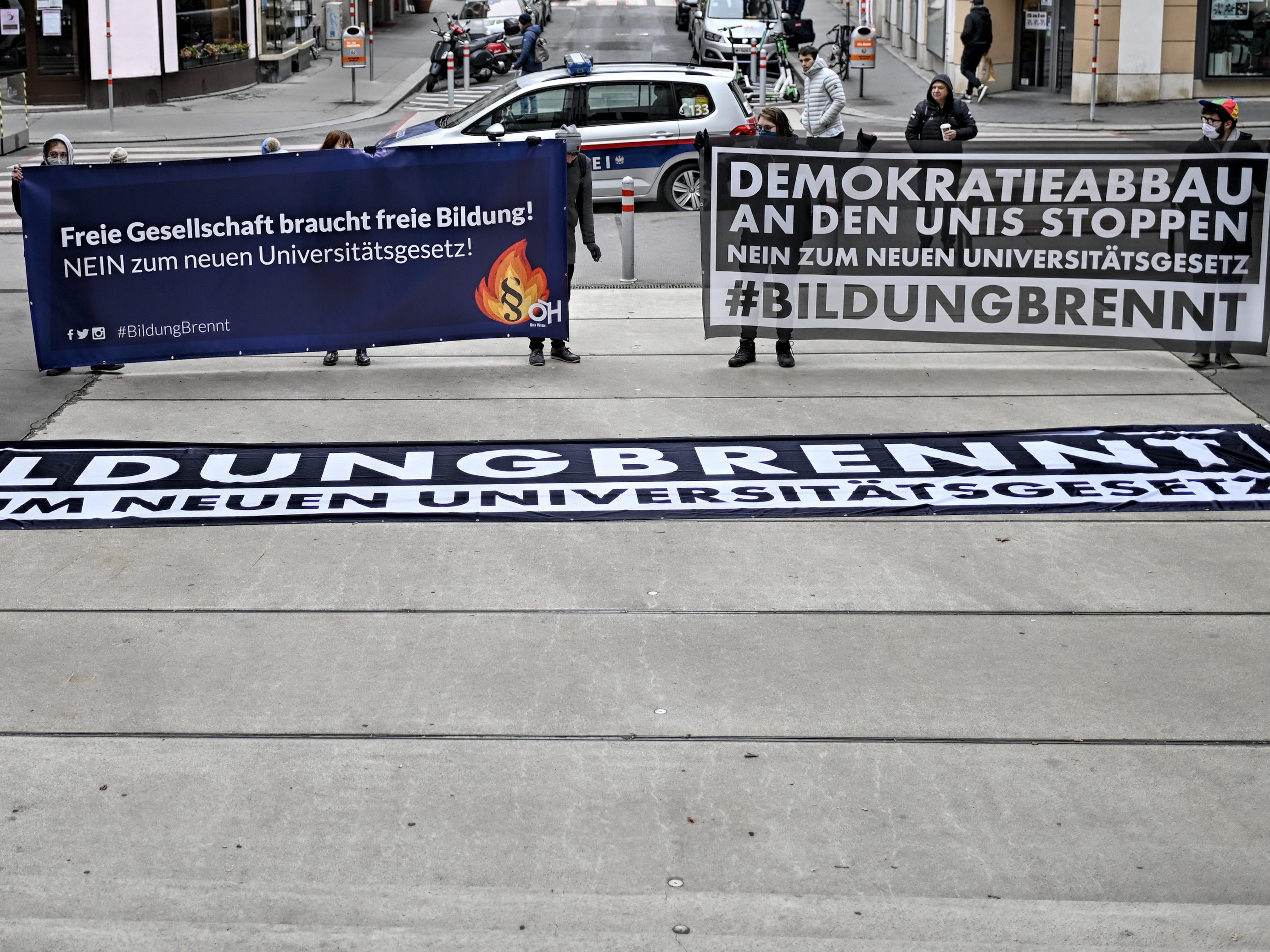 Erneut wurde gegen das neue Uni-Gesetz demonstriert. Erneut wurde gegen das neue Uni-Gesetz demonstriert.
