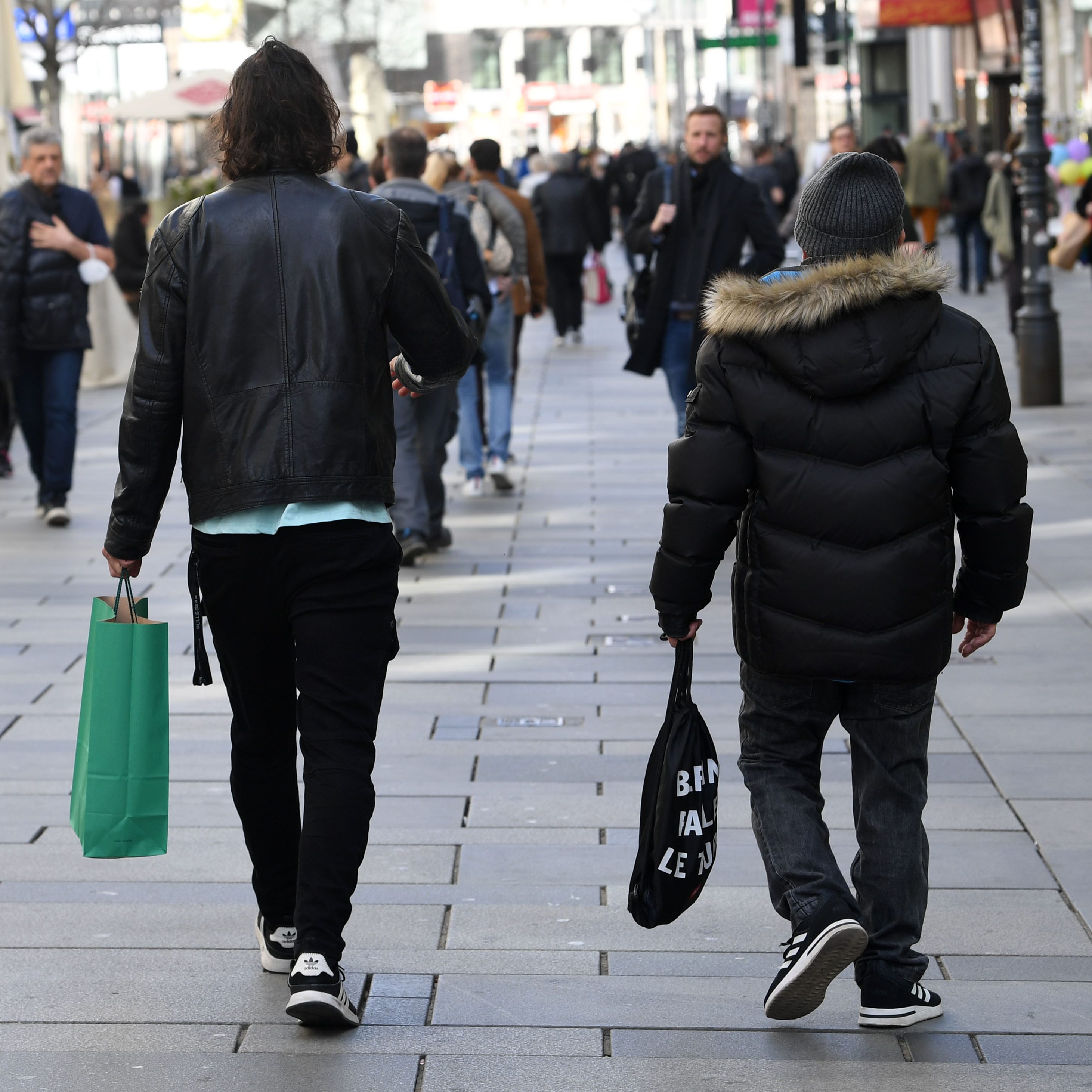 Es drohe Abwanderung von Käufern in die Shoppingcenter in NÖ.