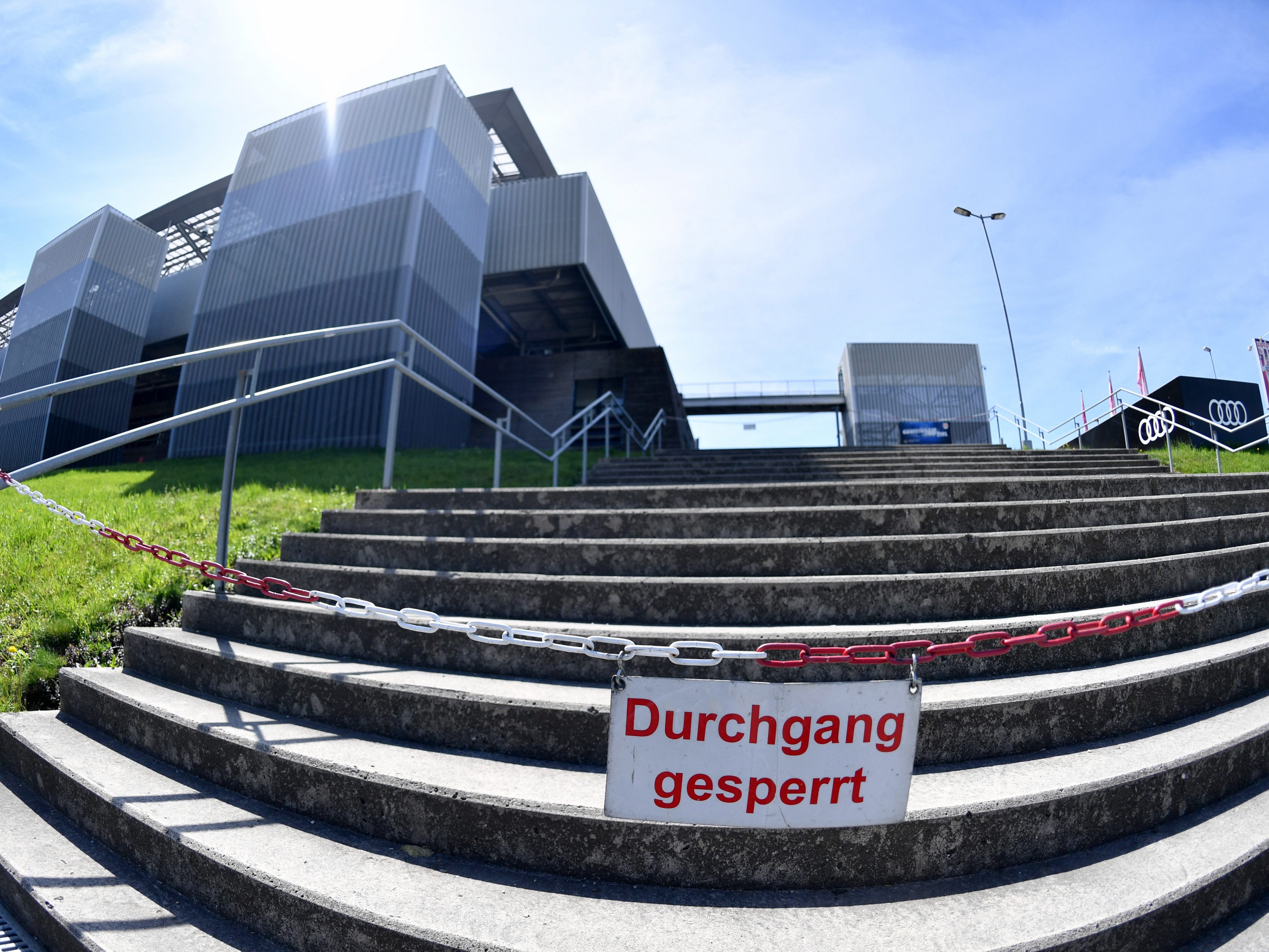 Gezwungenermaßen haben sich die Spieler an die Nullkulisse gewöhnt. Gezwungenermaßen haben sich die Spieler an die Nullkulisse gewöhnt.