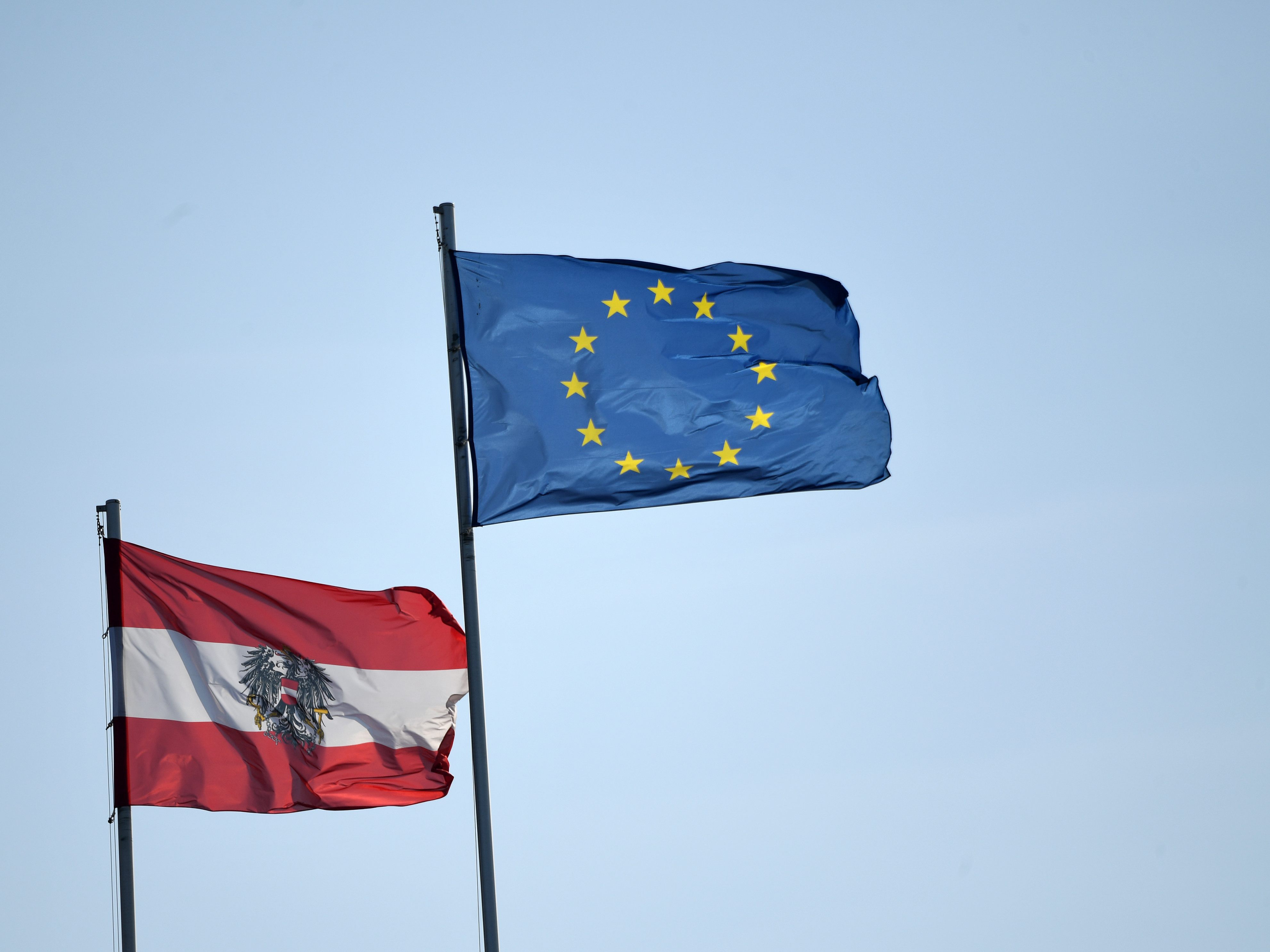 EU-Diplomat im Impfstoffstreit: Diplomat: "Kurz bekommt keine einzige Extra-Dosis". EU-Diplomat im Impfstoffstreit: Diplomat: "Kurz bekommt keine einzige Extra-Dosis".
