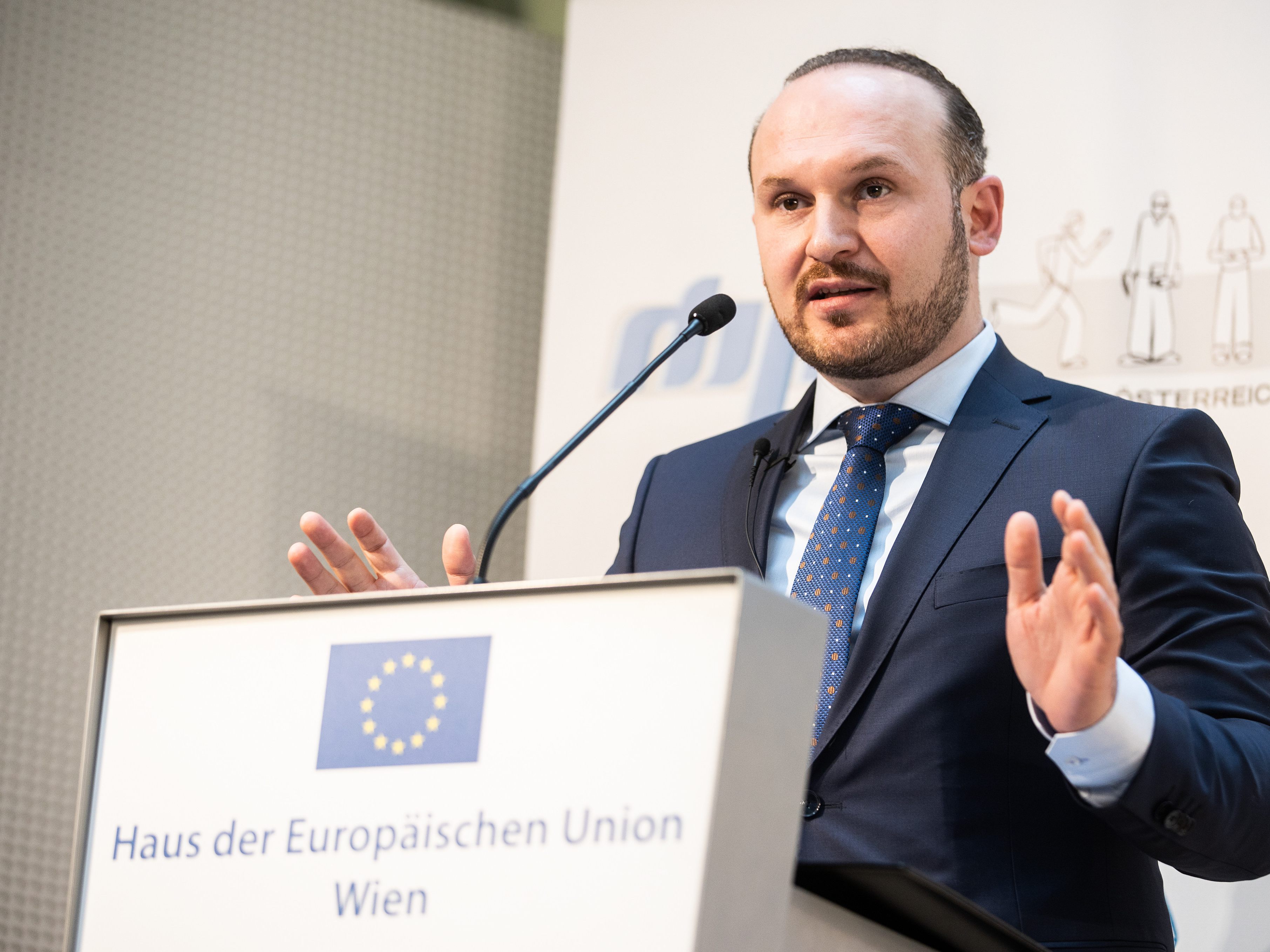 Ümit Vural sicherte Betreuung und Hilfestellung zu. Ümit Vural sicherte Betreuung und Hilfestellung zu.