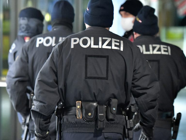 In rund drei Wochen wurden 15.800 Strafen wegen Verstößen gegen die Covid-Maßnahmen festgestellt. In rund drei Wochen wurden 15.800 Strafen wegen Verstößen gegen die Covid-Maßnahmen festgestellt.