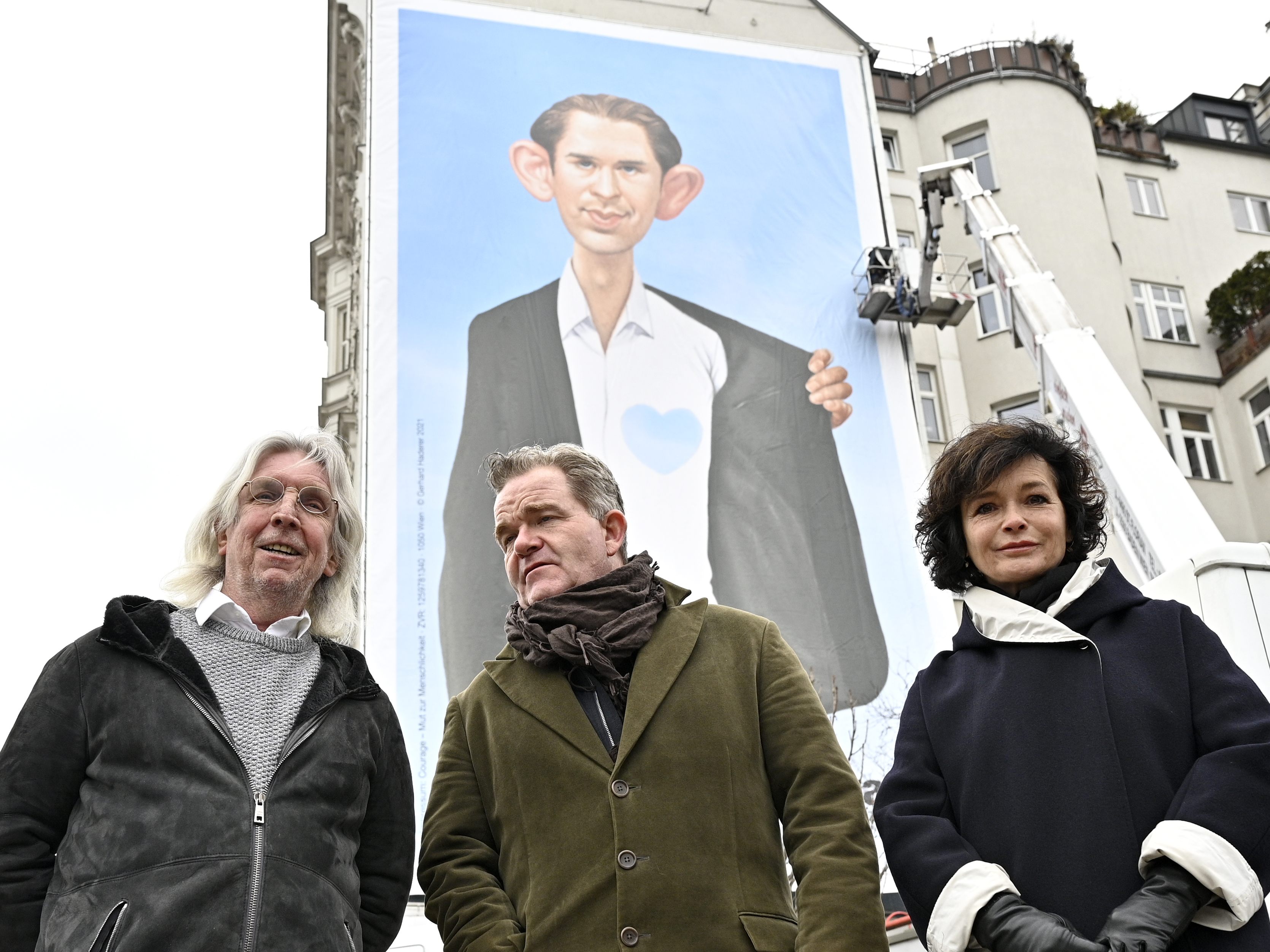 "Herzloser Kanzler": 230 Quadratmeter große Haderer-Karikatur in Wien. "Herzloser Kanzler": 230 Quadratmeter große Haderer-Karikatur in Wien.